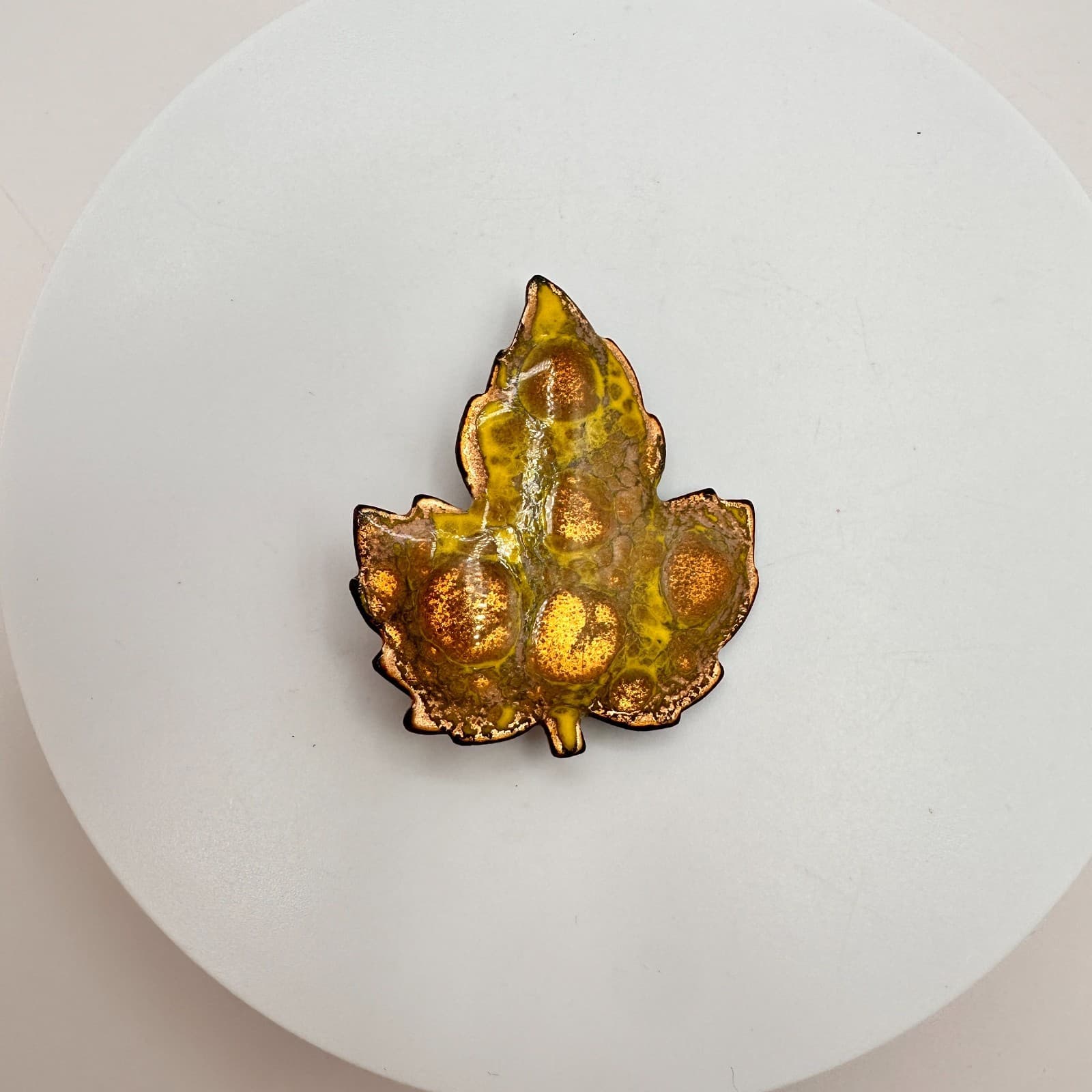Vintage 90s Enamel Copper Tone Leaf Brooch Pin Statement Women's Classic Jewelry - Thumbnail 2