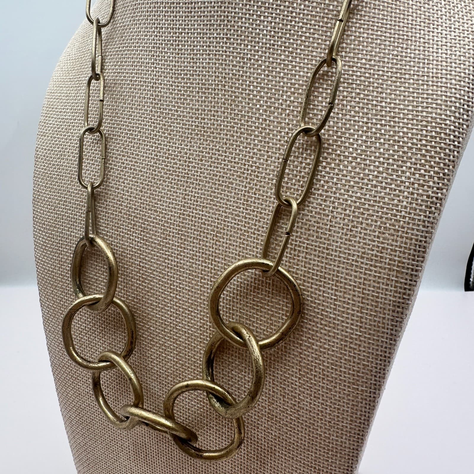 Vintage 90s Chunky Gold Tone Statement Necklace Textured Hoop Links Modernist - Thumbnail 4