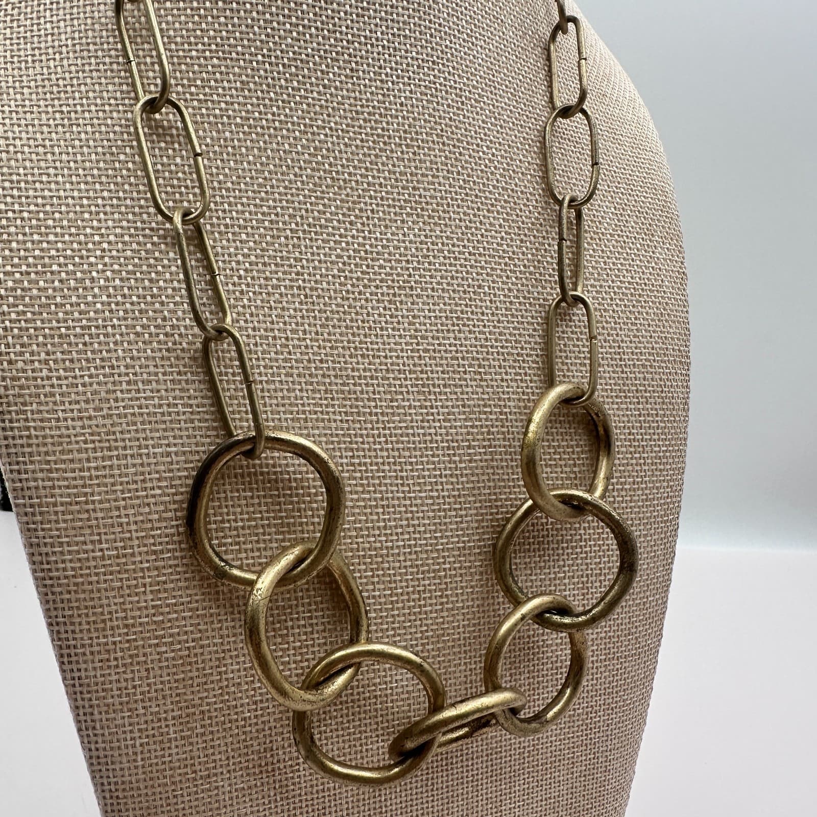 Vintage 90s Chunky Gold Tone Statement Necklace Textured Hoop Links Modernist - Thumbnail 3