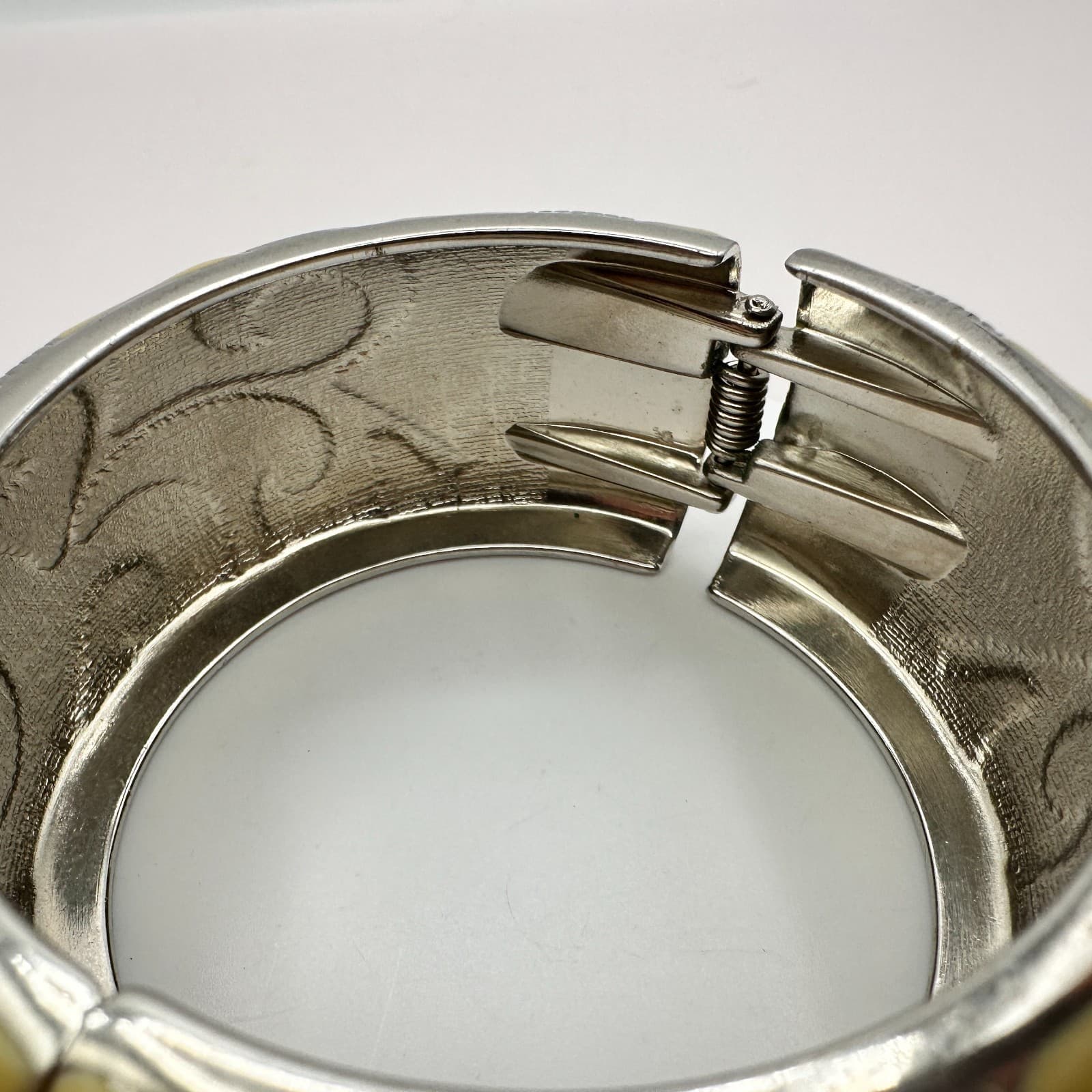 Vintage 90s Yellow Enamel Hinged Bangle Bracelet SilverTone Swirl Chunky Jewelry - Thumbnail 7