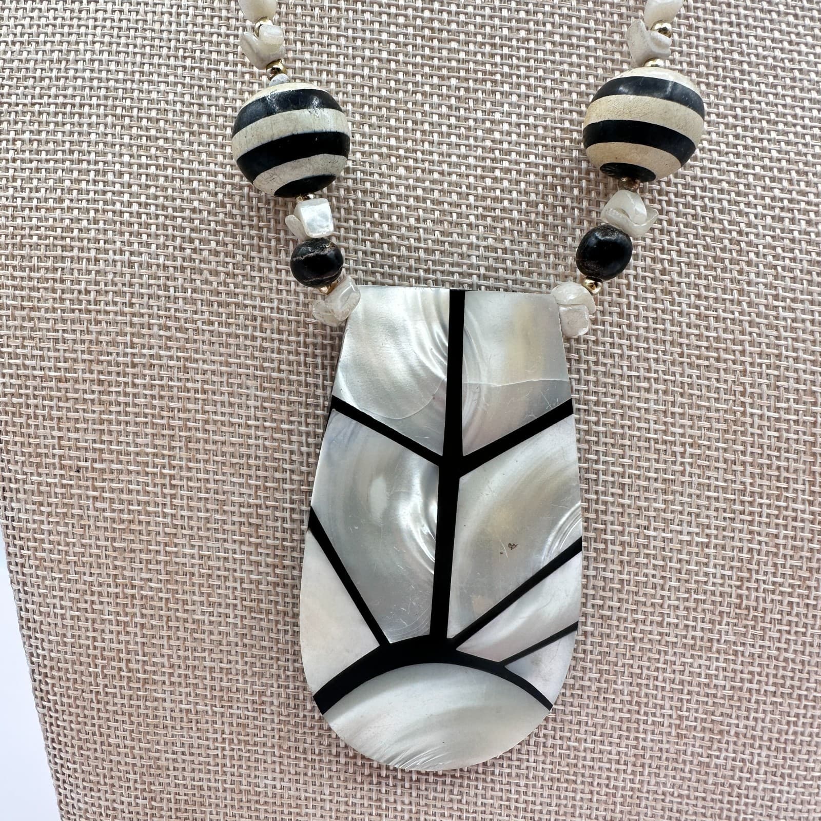 Vintage 80s 90s Mother of Pearl Shell Beaded Geometric Pendant Necklace Jewelry - Thumbnail 2