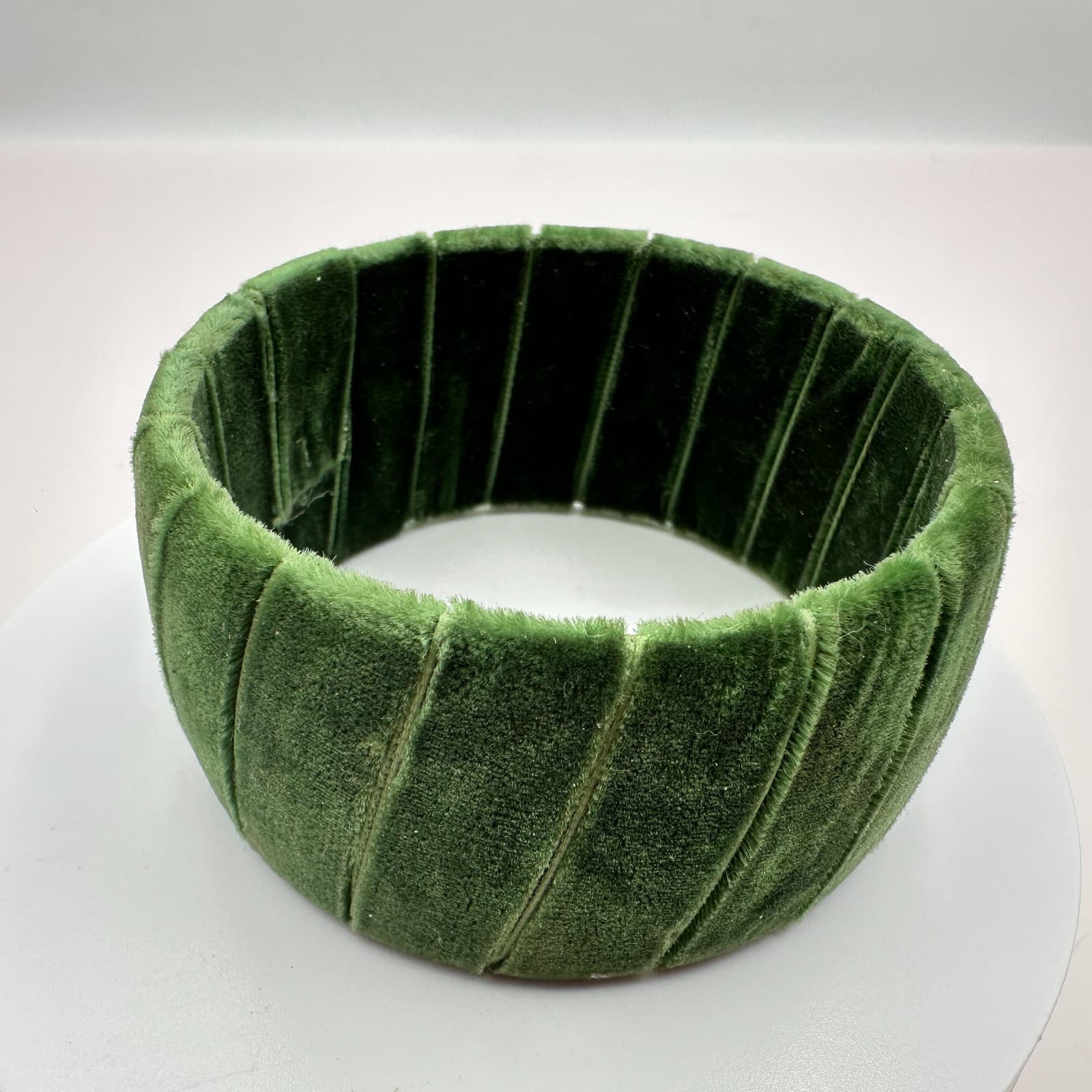 Vintage 90s Green Velvet Fabric Bangle Bracelet Chunky Wide Fashion Boho Jewelry - Thumbnail 2