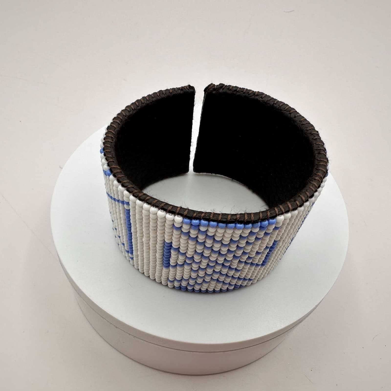 Vintage 90s White Blue Glass Seed Bead Native Style Leather Wide Cuff Bracelet - Thumbnail 3