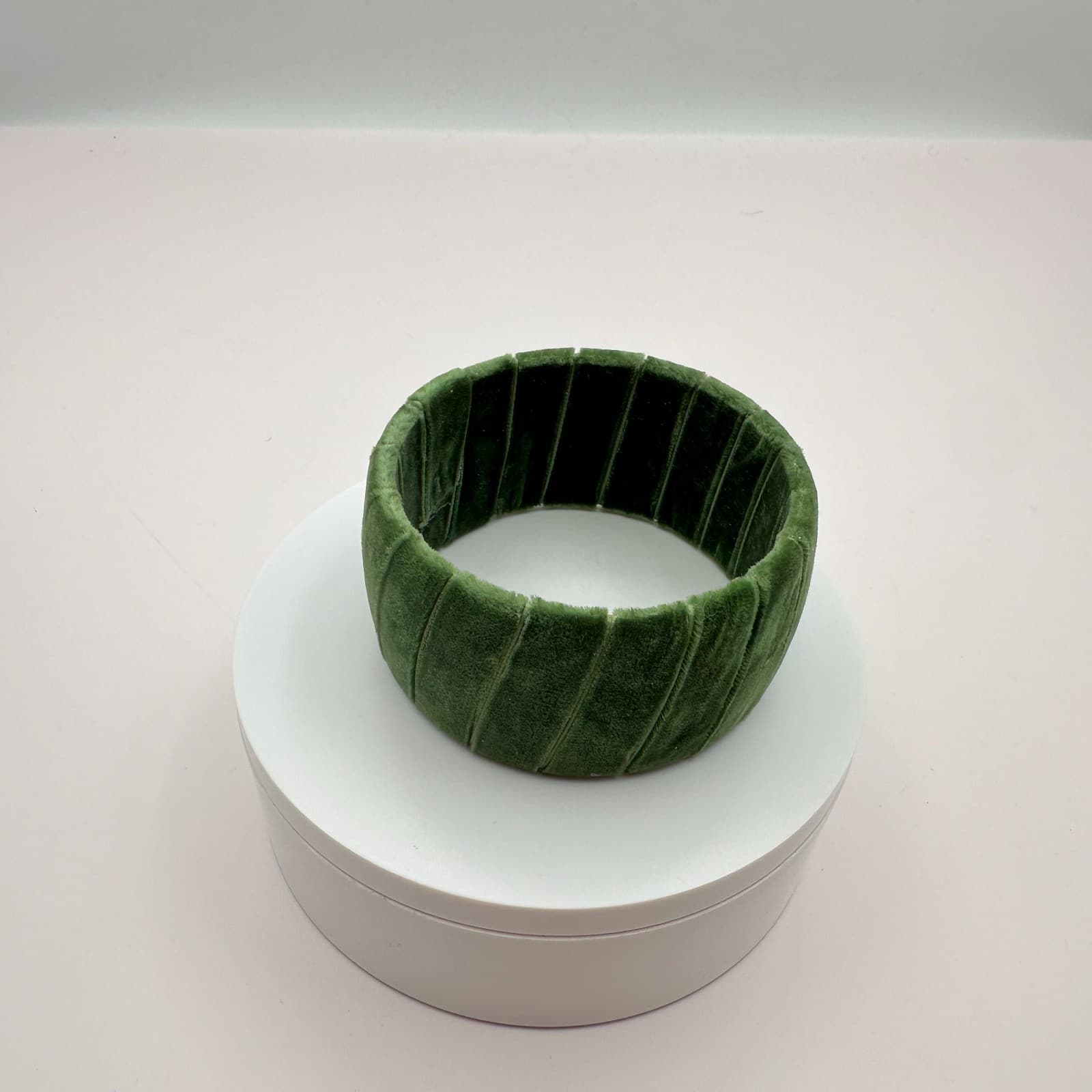 Vintage 90s Green Velvet Fabric Bangle Bracelet Chunky Wide Fashion Boho Jewelry - Thumbnail 5