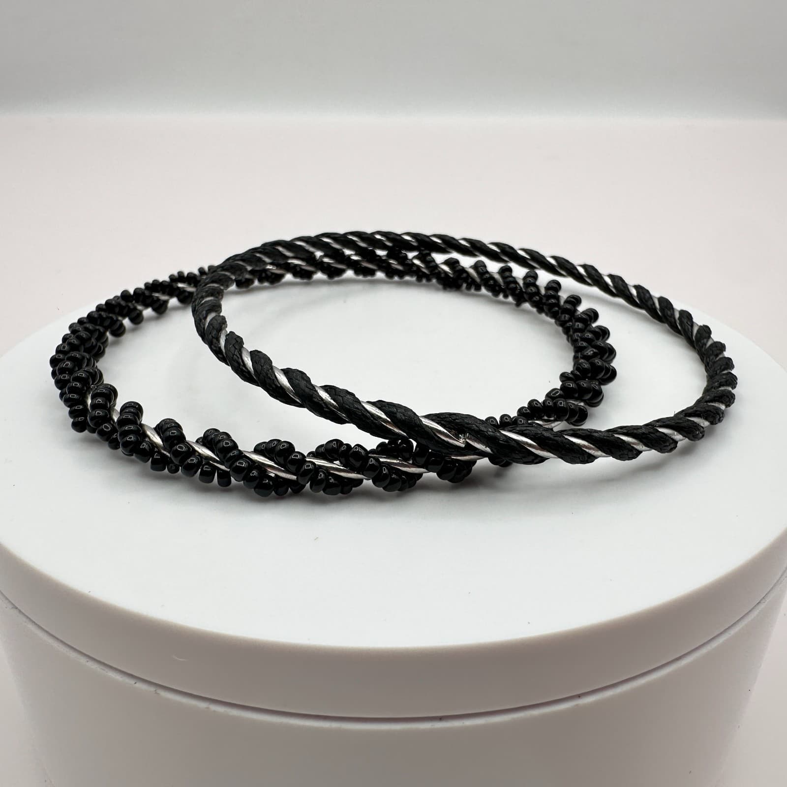 Vintage 90s Twisted Black Glass Seed Bead Silver Tone Bangles Set Boho Jewelry - Thumbnail 5