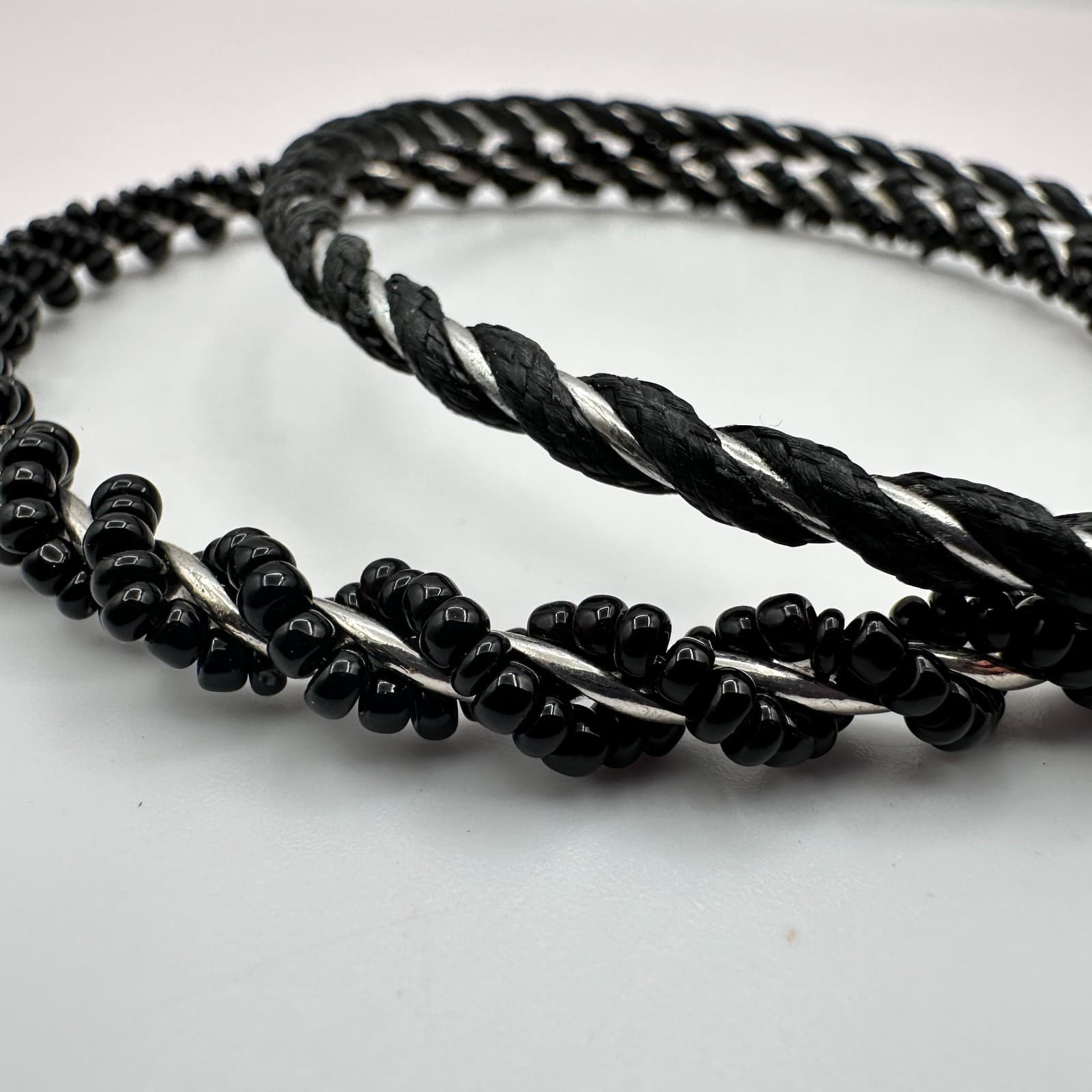 Vintage 90s Twisted Black Glass Seed Bead Silver Tone Bangles Set Boho Jewelry - Thumbnail 3