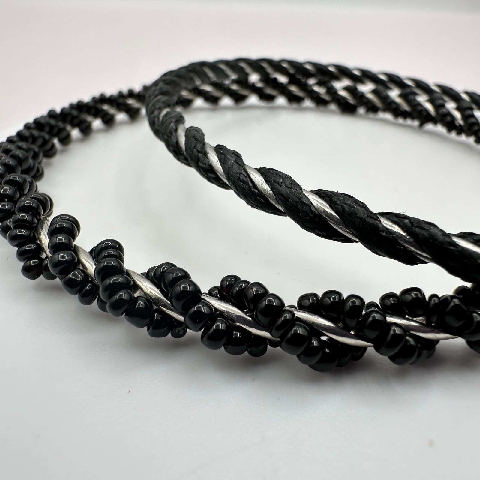 Vintage 90s Twisted Black Glass Seed Bead Silver Tone Bangles Set Boho Jewelry - Thumbnail 4