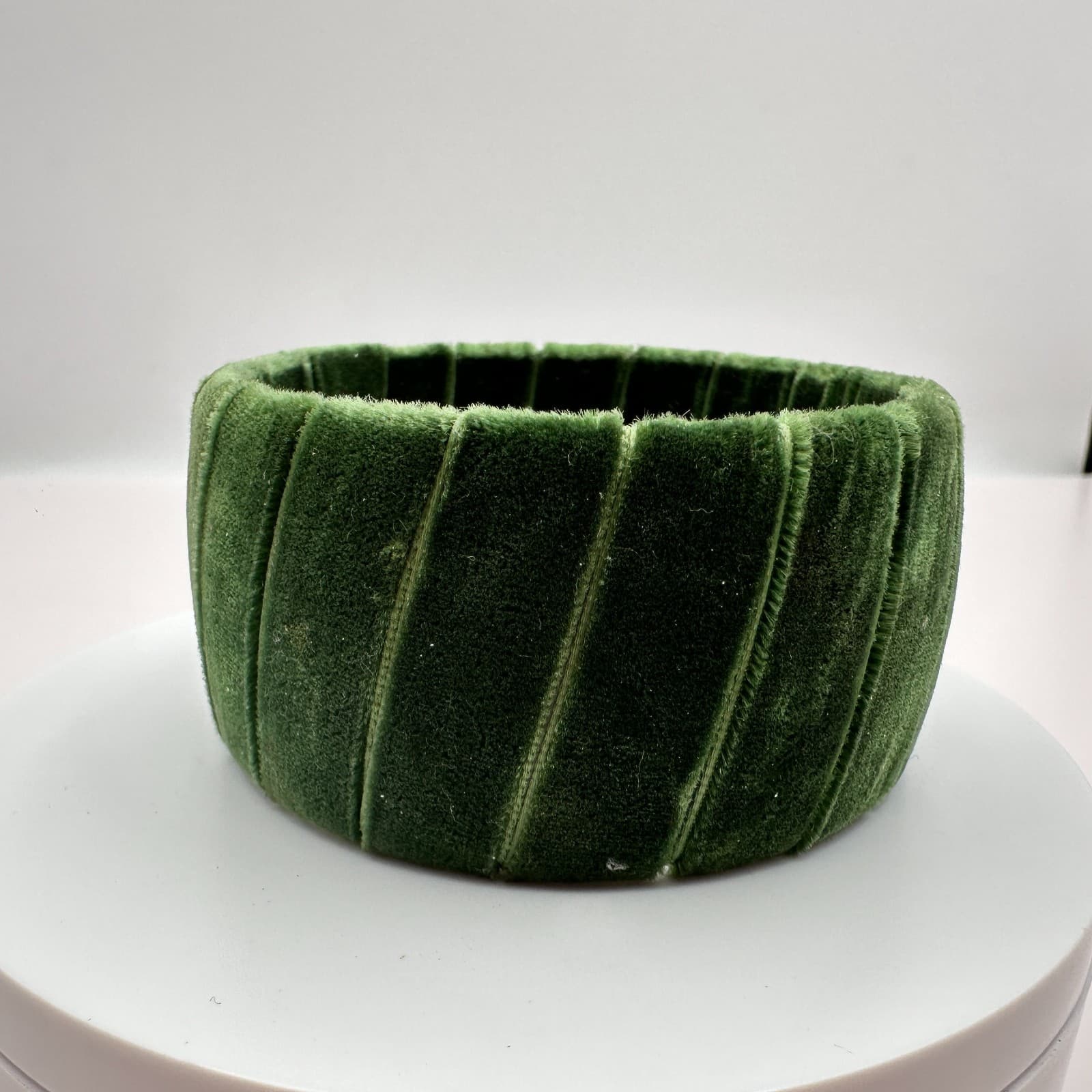Vintage 90s Green Velvet Fabric Bangle Bracelet Chunky Wide Fashion Boho Jewelry - Thumbnail 4