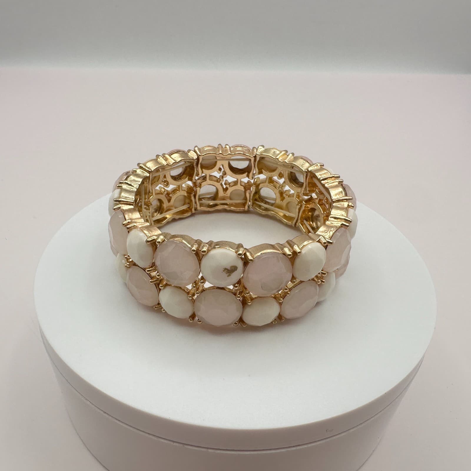 Vintage 90s Pink & White Glass Stone Gold Tone Stretch Bracelet Fashion Jewelry - Thumbnail 2