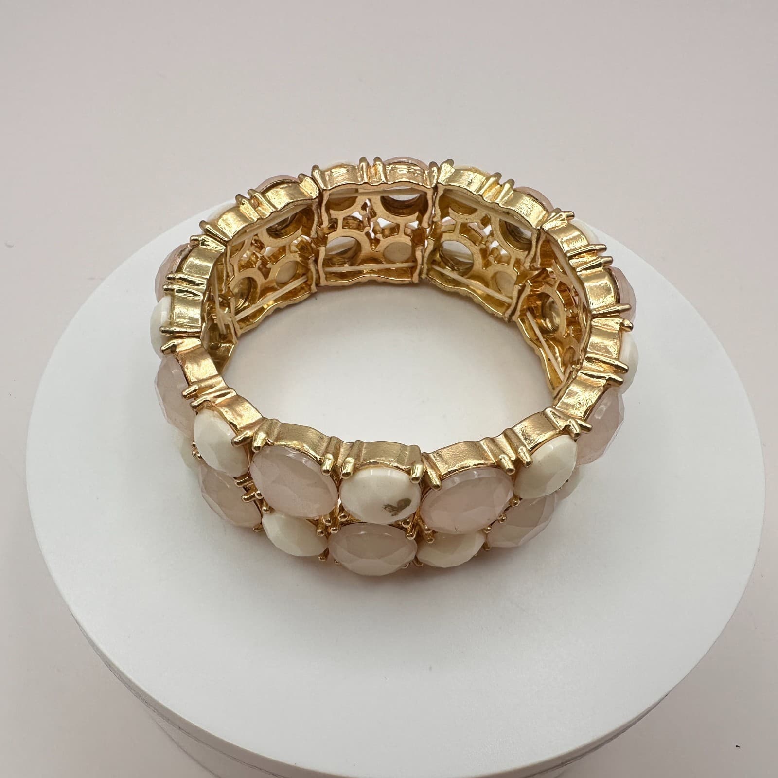 Vintage 90s Pink & White Glass Stone Gold Tone Stretch Bracelet Fashion Jewelry - Thumbnail 3