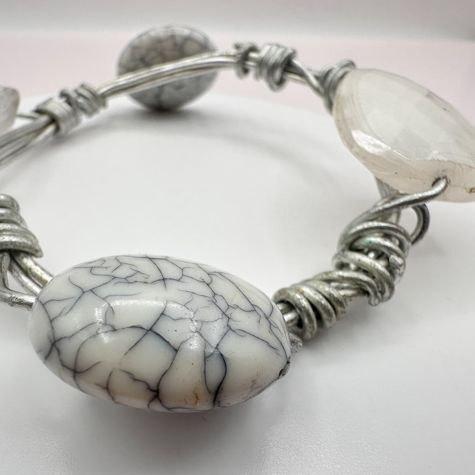 Vintage 90s Silver Tone Wire Wrap Bangle Bracelet Howlite Gemstone Retro jewelry - Thumbnail 4