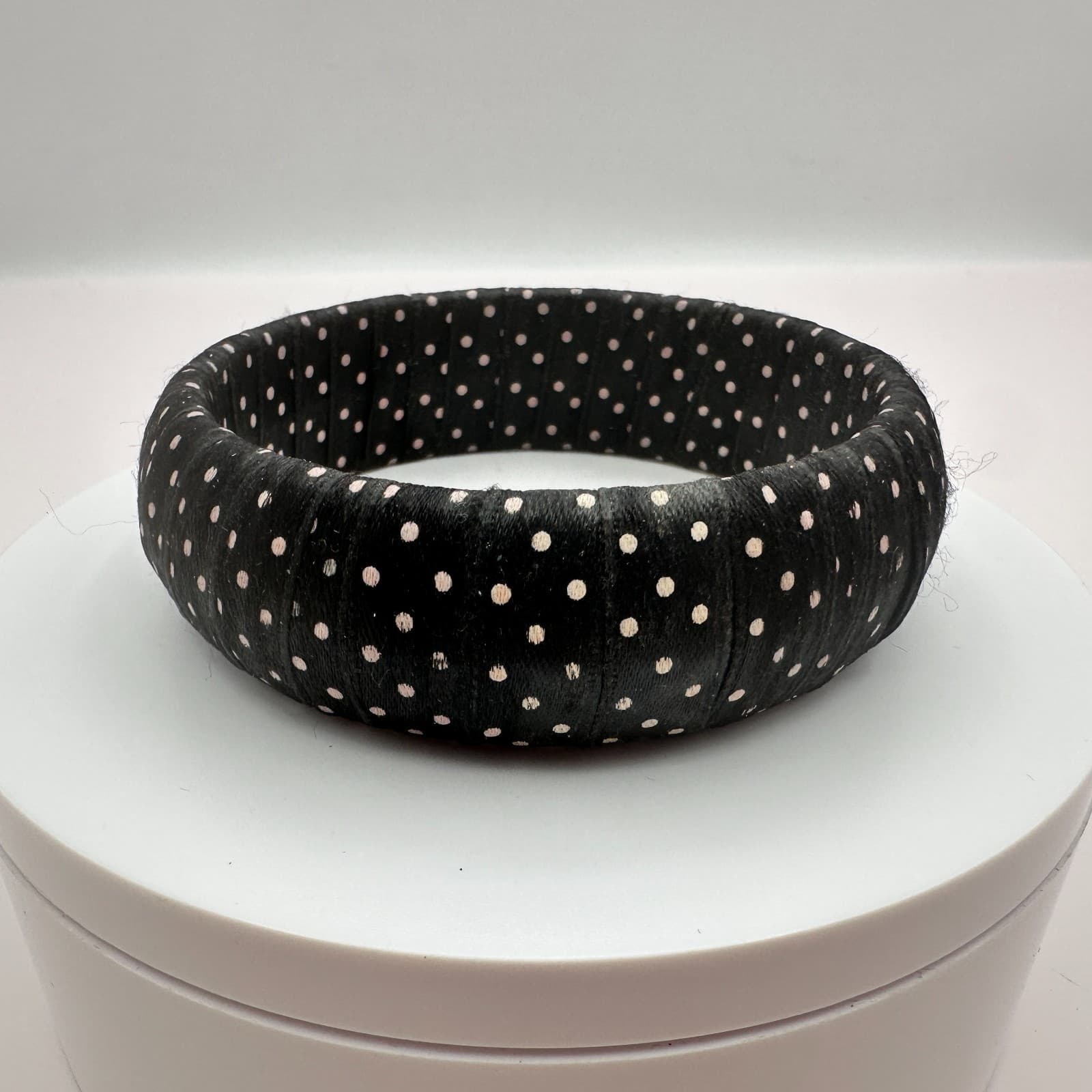 Vintage 90s Black White Polka Dot Ribbon Wrapped Bangle Bracelet Retro Jewelry - Thumbnail 6