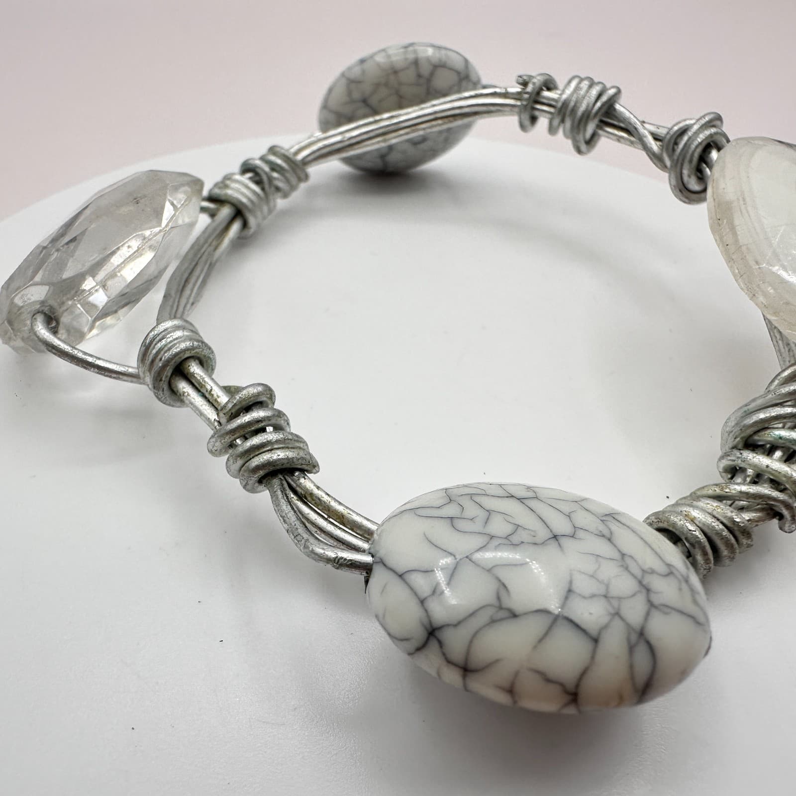 Vintage 90s Silver Tone Wire Wrap Bangle Bracelet Howlite Gemstone Retro jewelry - Thumbnail 5