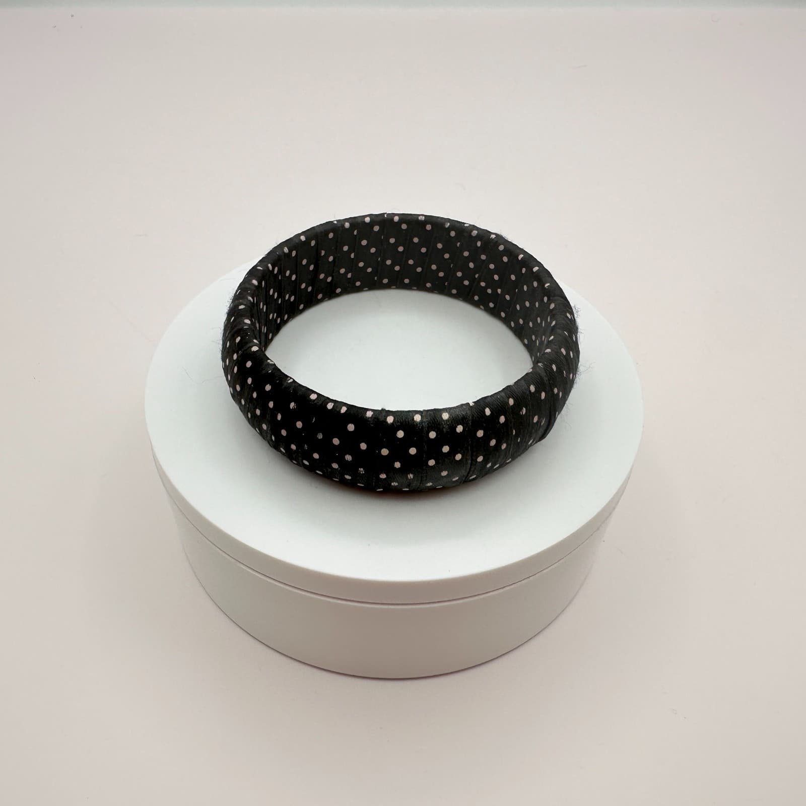 Vintage 90s Black White Polka Dot Ribbon Wrapped Bangle Bracelet Retro Jewelry - Thumbnail 7