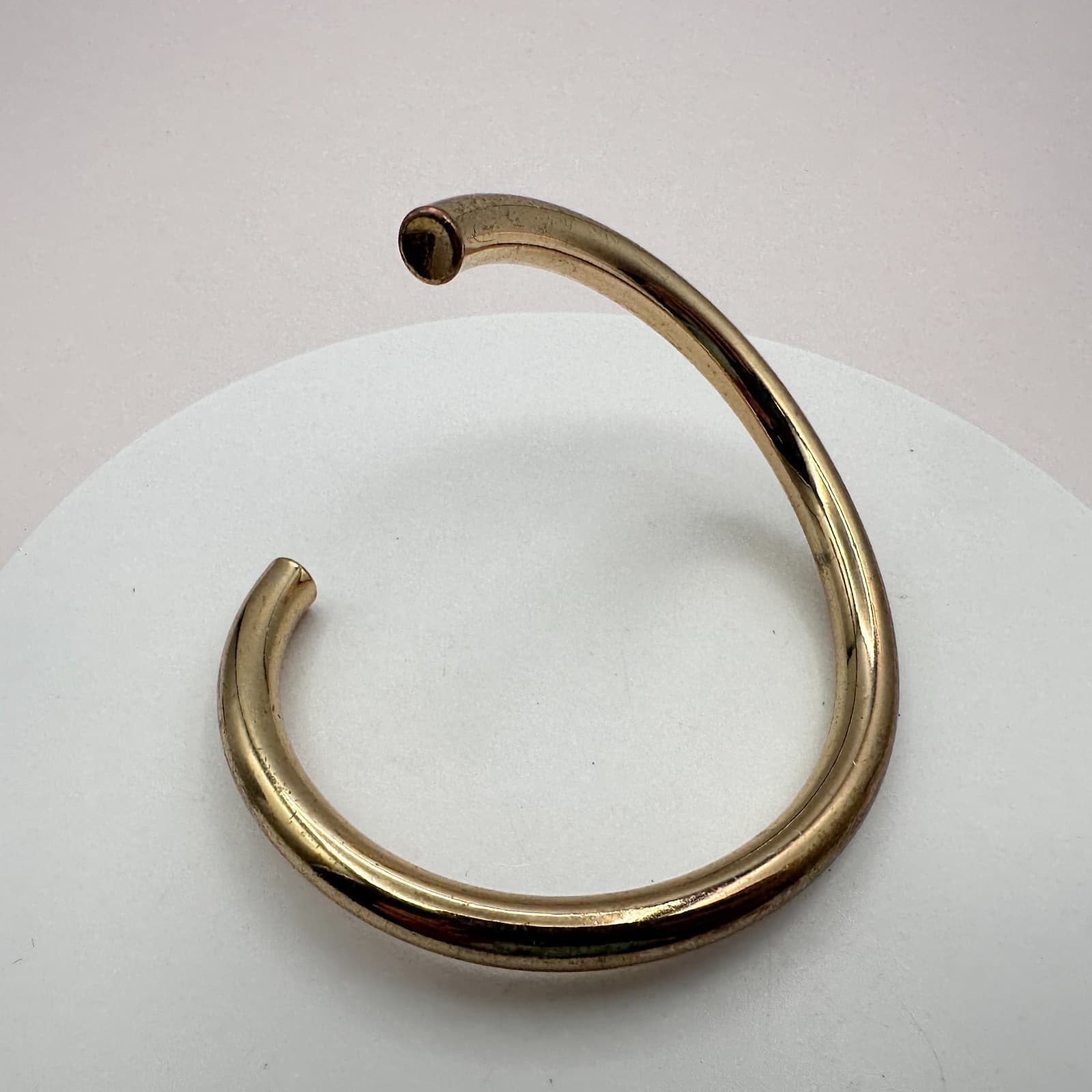 Vintage 90s Sculptural Spiral Cuff Bracelet Gold Tone Minimalist Women's Jewelry - Thumbnail 2