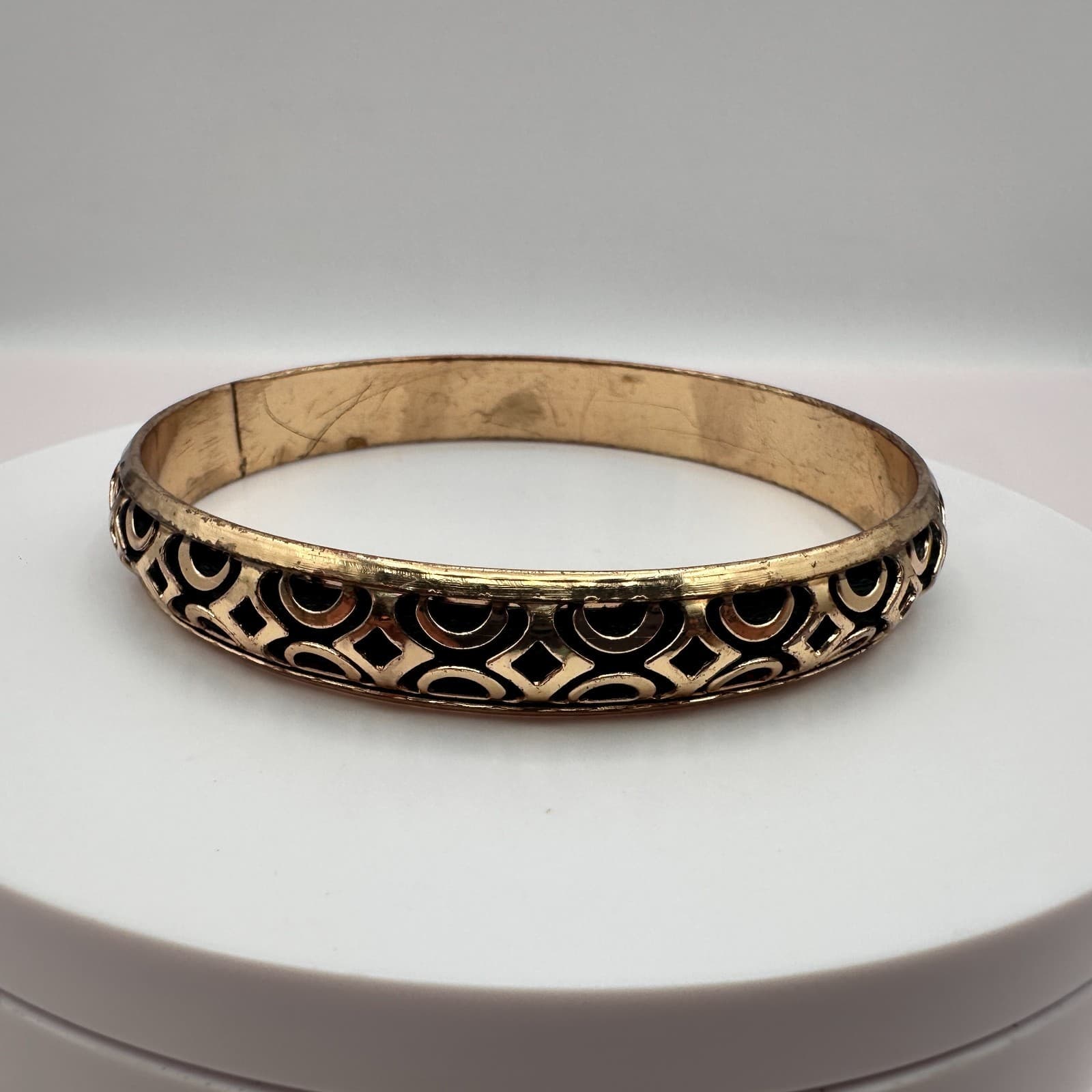 Vintage 80s Gold Tone Cutout Bangle Bracelet Geometric Art Deco Fashion Jewelry - Thumbnail 5