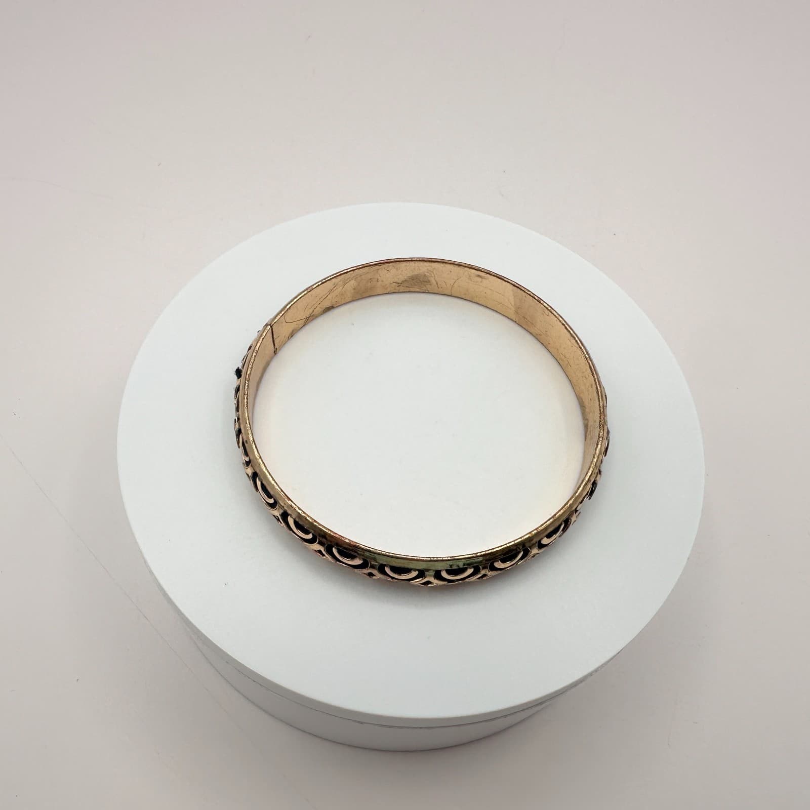 Vintage 80s Gold Tone Cutout Bangle Bracelet Geometric Art Deco Fashion Jewelry - Thumbnail 7
