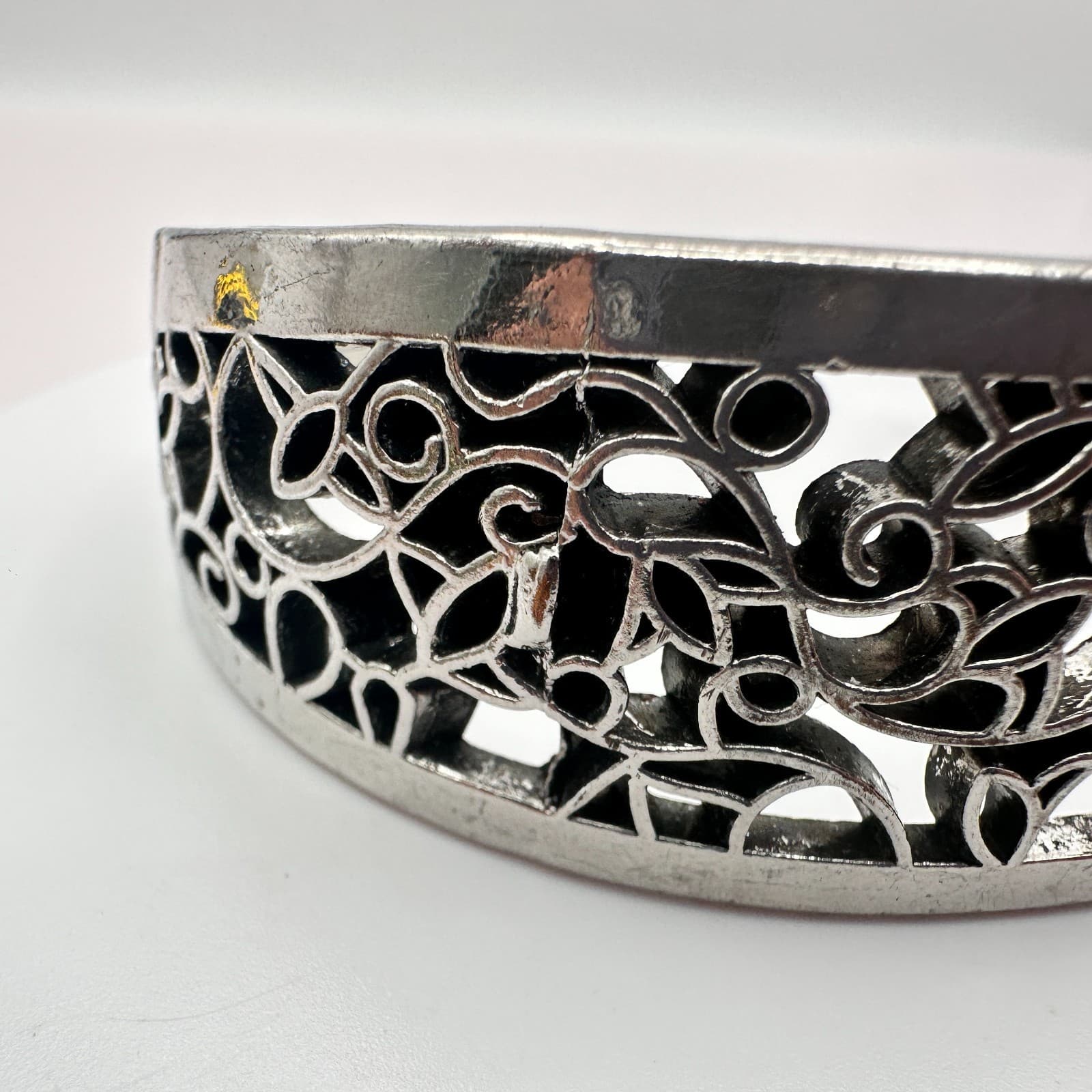 Vintage 90s Silver Tone Filigree Ornate Openwork Wide Cuff Bracelet Jewelry - Thumbnail 4