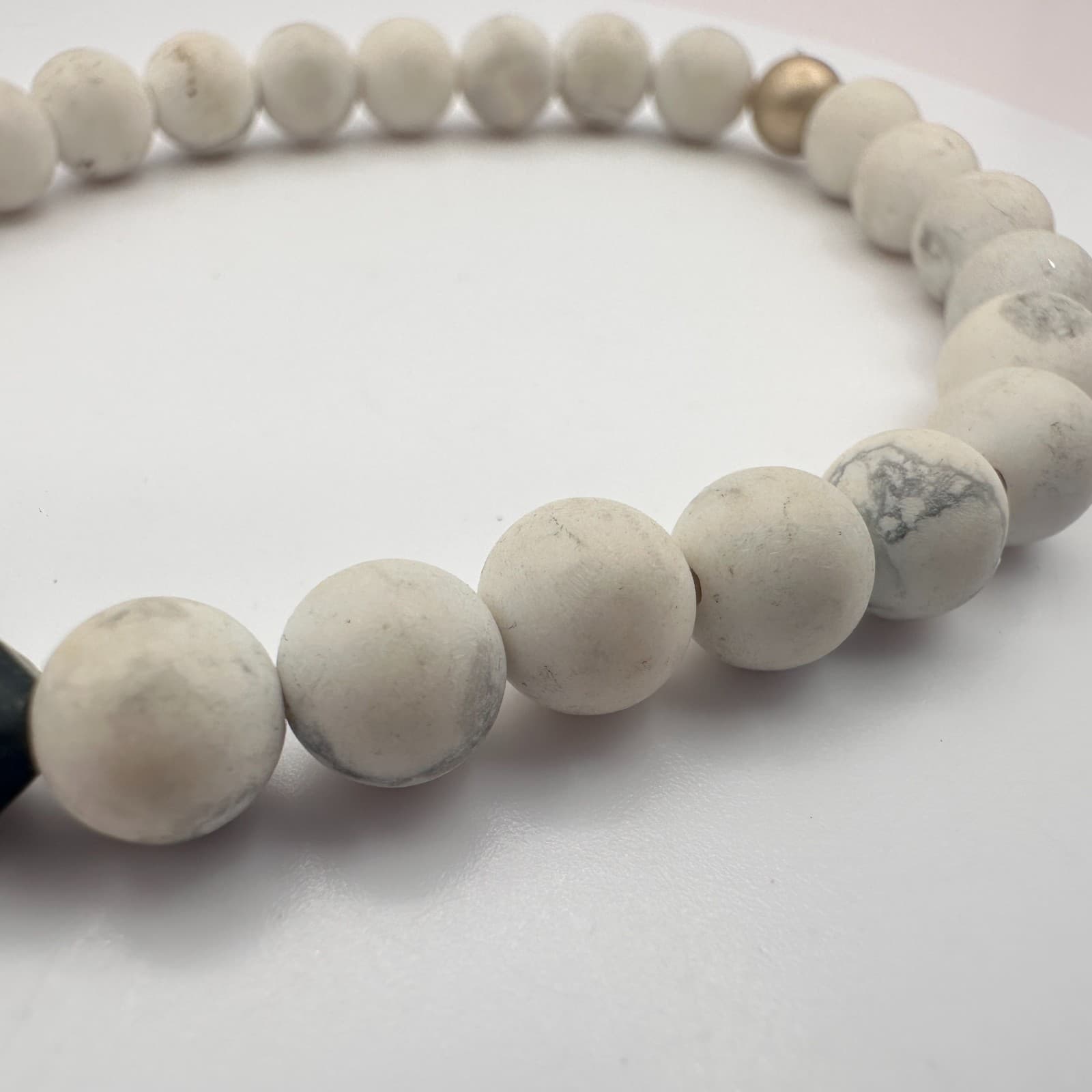 Vintage 90s Beaded White Howlite Black Bead Stretch Bracelet Women's Jewelry - Thumbnail 5