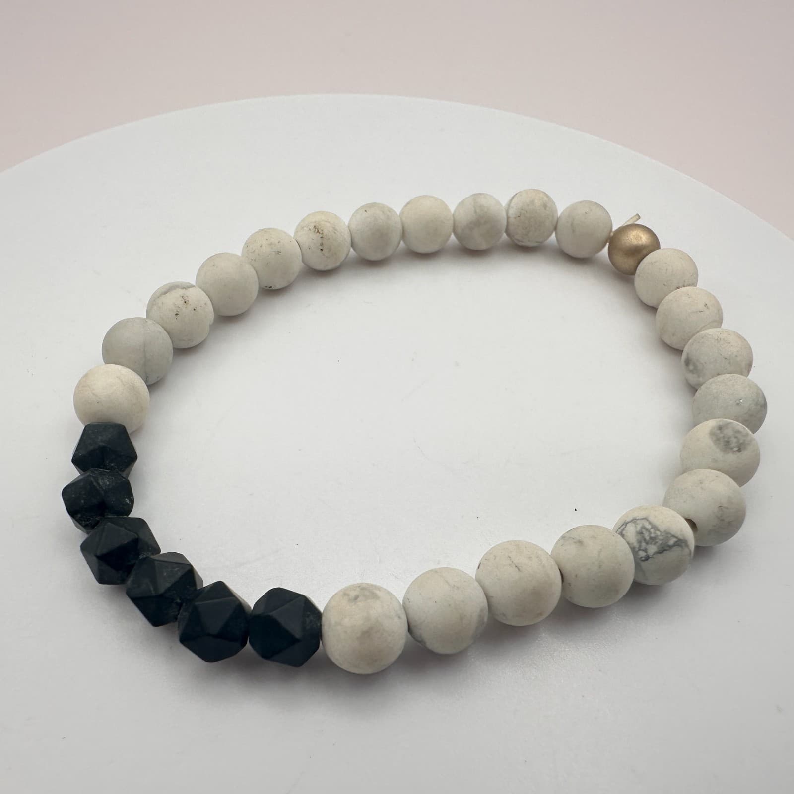 Vintage 90s Beaded White Howlite Black Bead Stretch Bracelet Women's Jewelry - Thumbnail 3