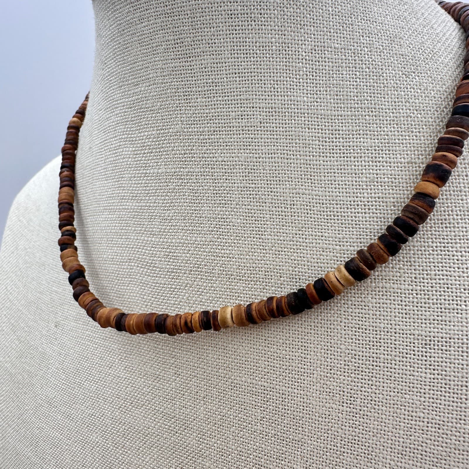 Vintage 90s Wooden Heishe Beaded Necklace Women's Minimalist Retro Jewelry - Thumbnail 4