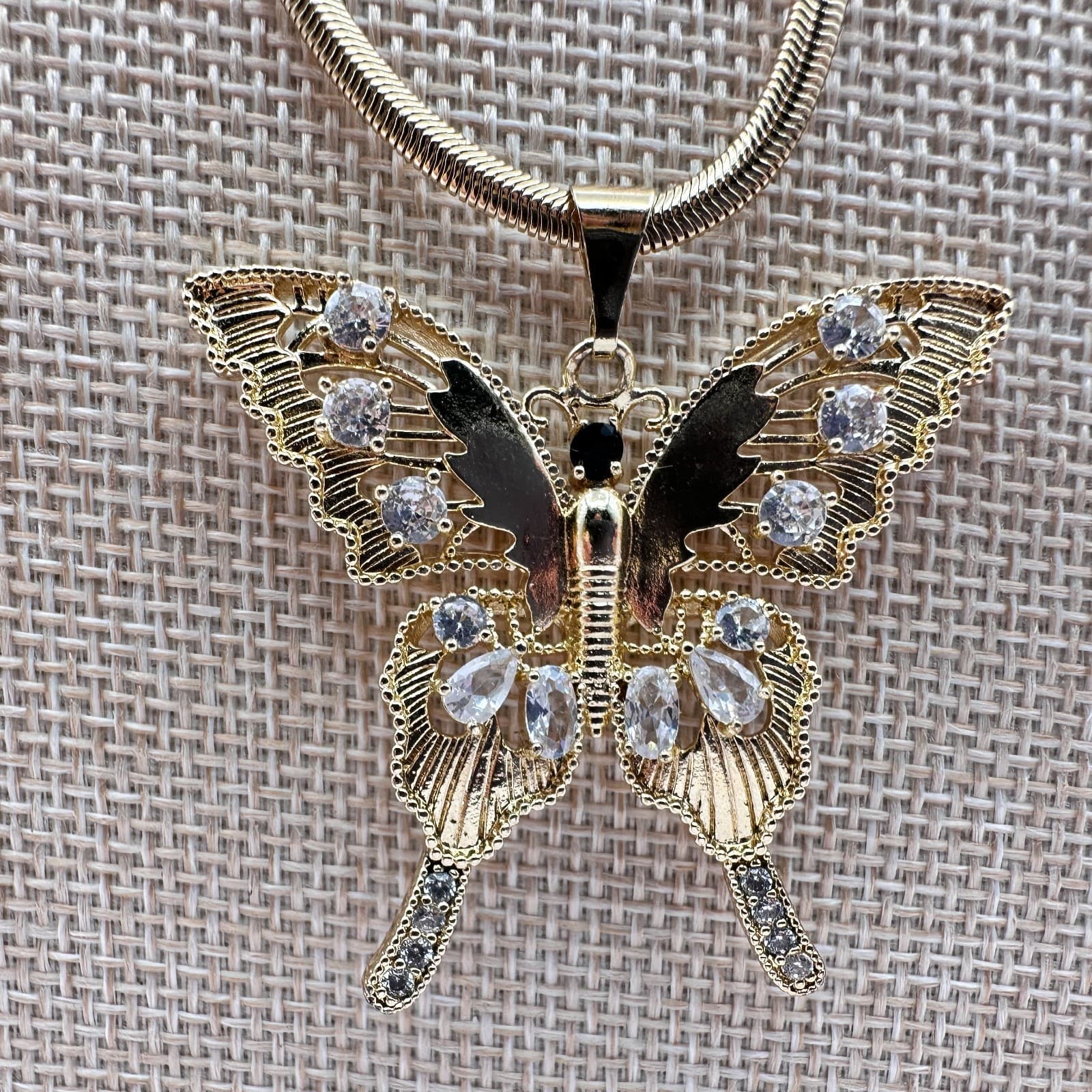 Vintage Y2K Gold Tone Butterfly Clear Rhinestone Pendant Necklace Jewelry - Thumbnail 6