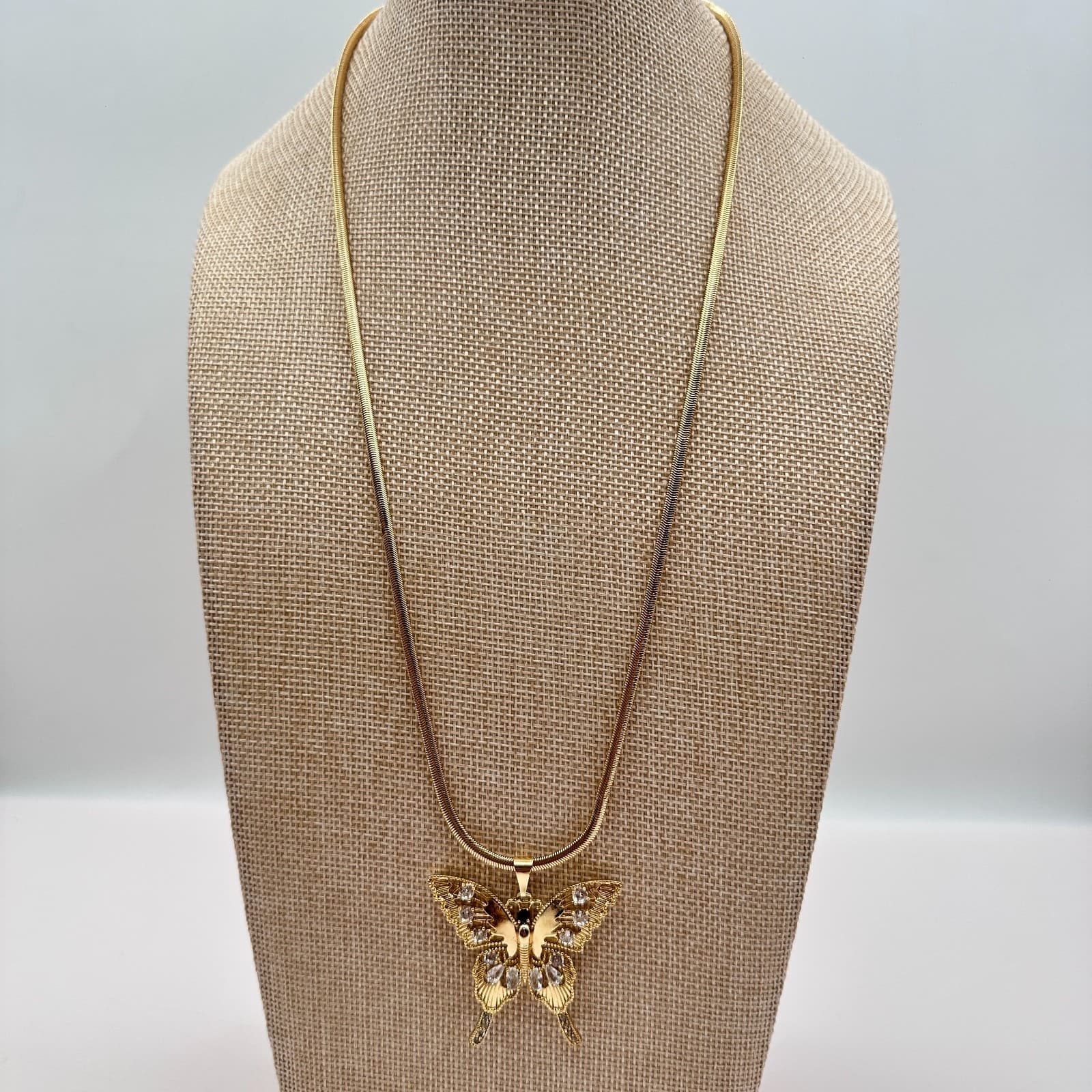 Vintage Y2K Gold Tone Butterfly Clear Rhinestone Pendant Necklace Jewelry - Thumbnail 9