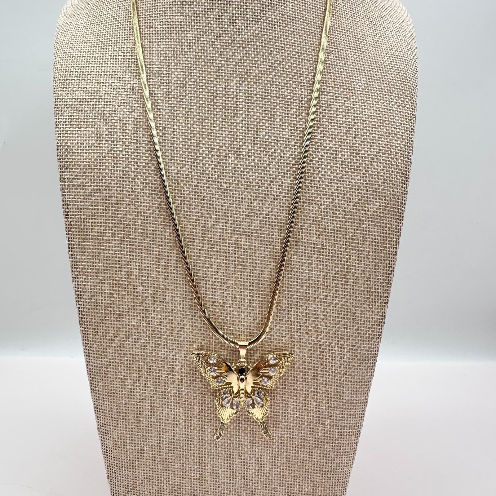 Vintage Y2K Gold Tone Butterfly Clear Rhinestone Pendant Necklace Jewelry - Thumbnail 4