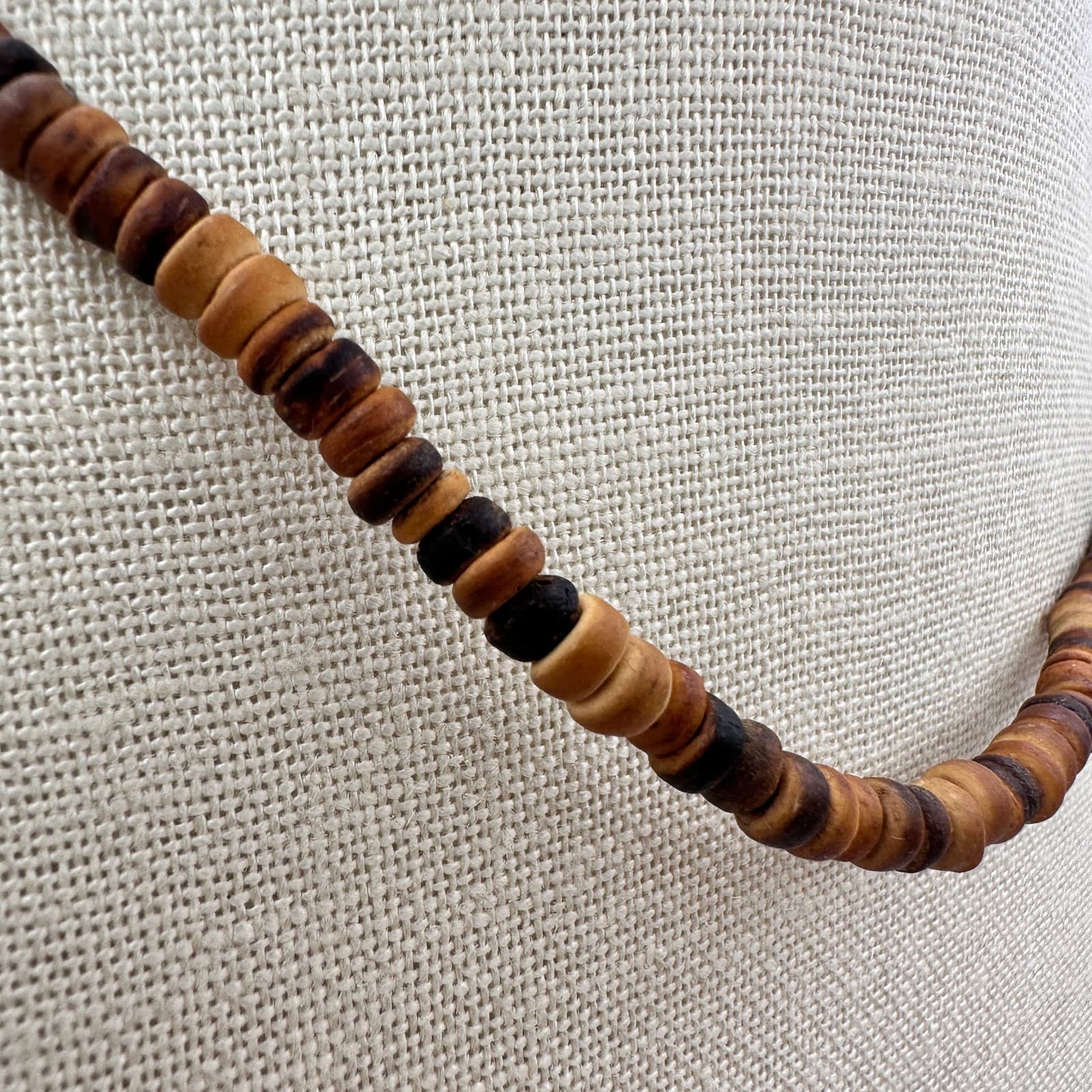 Vintage 90s Wooden Heishe Beaded Necklace Women's Minimalist Retro Jewelry - Thumbnail 3
