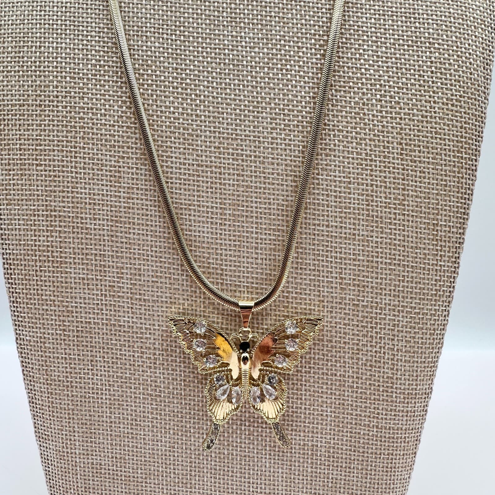Vintage Y2K Gold Tone Butterfly Clear Rhinestone Pendant Necklace Jewelry - Thumbnail 2