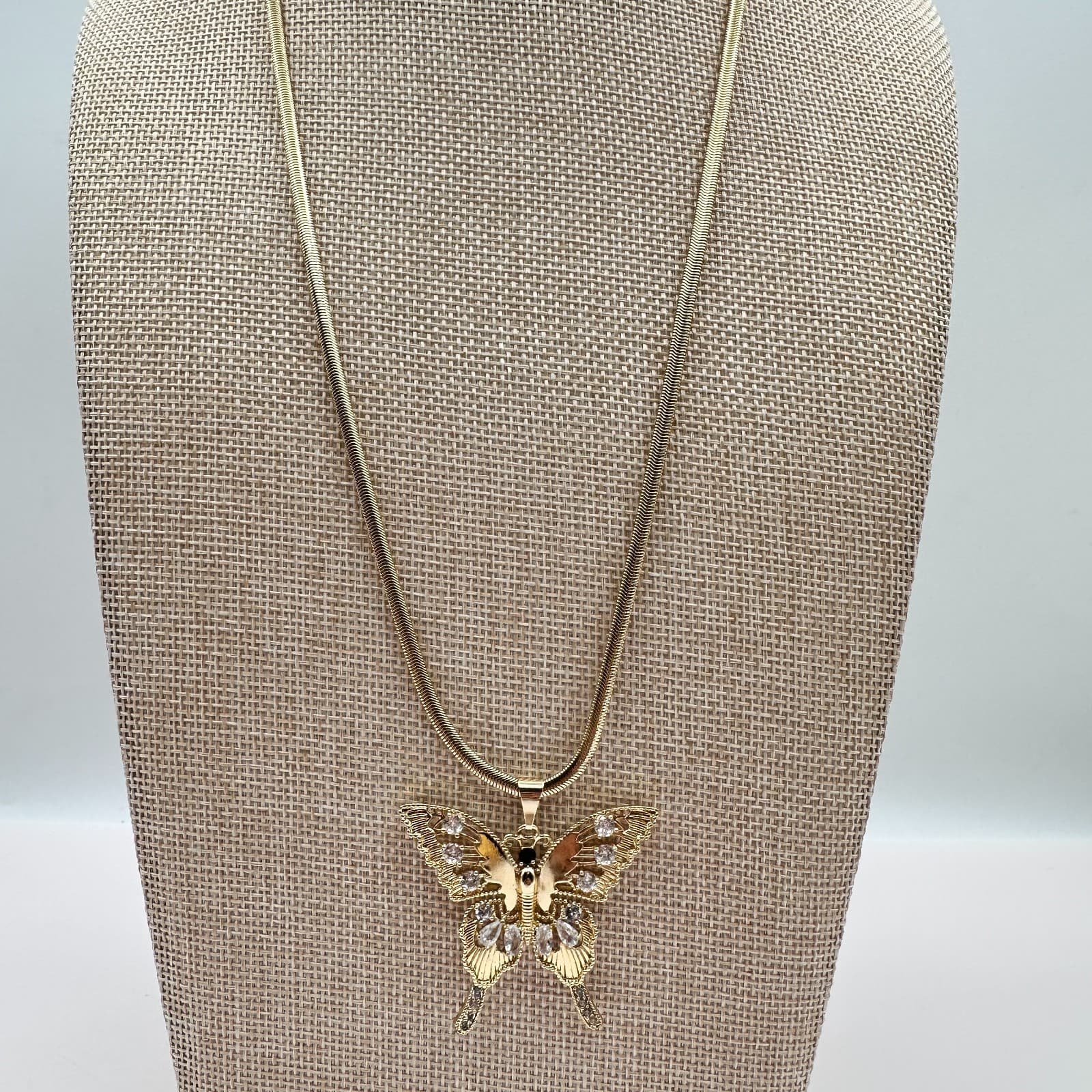 Vintage Y2K Gold Tone Butterfly Clear Rhinestone Pendant Necklace Jewelry - Thumbnail 3