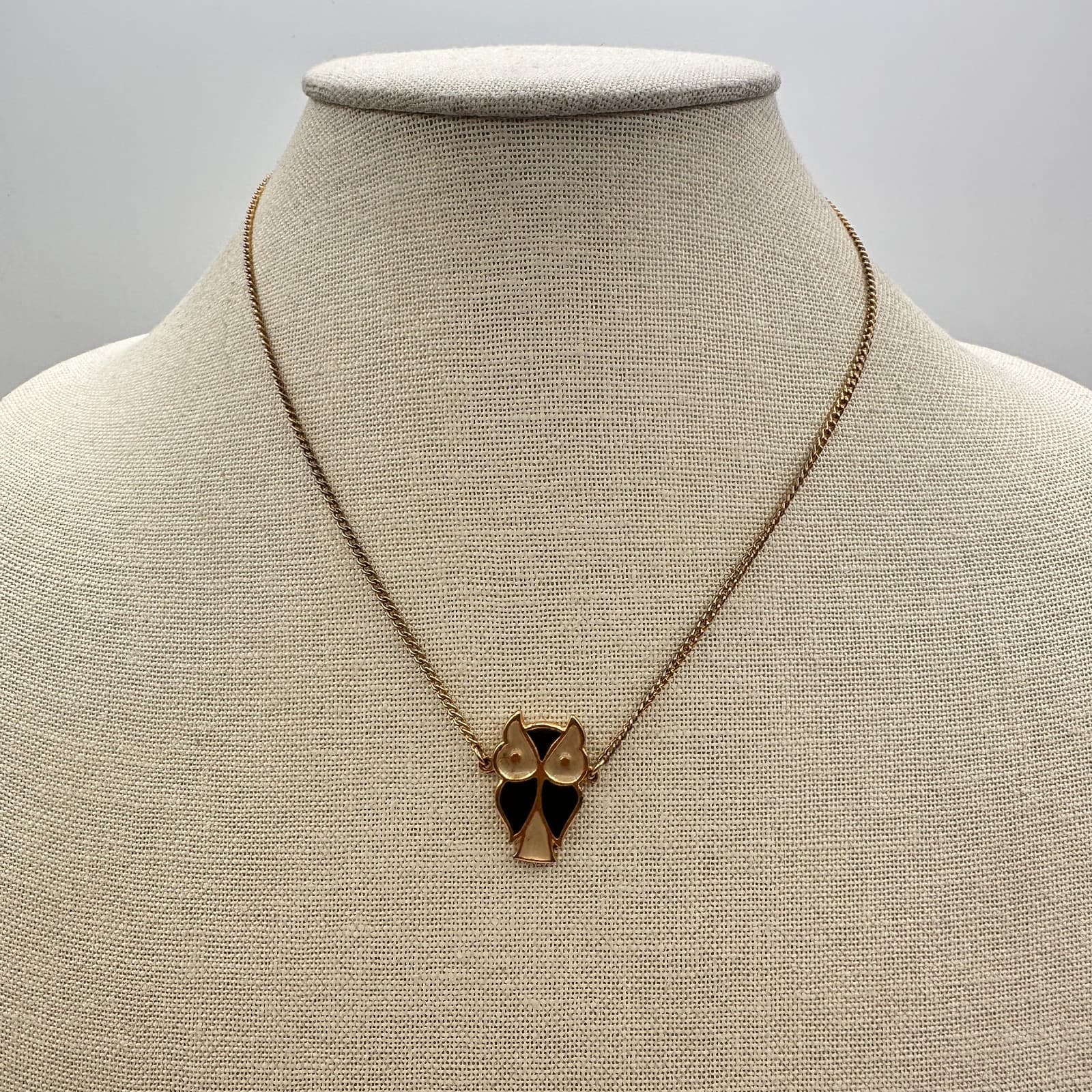 Vintage 70s Gold Tone Owl Pendant Necklace Women's Classic Fashion Jewelry - Thumbnail 6
