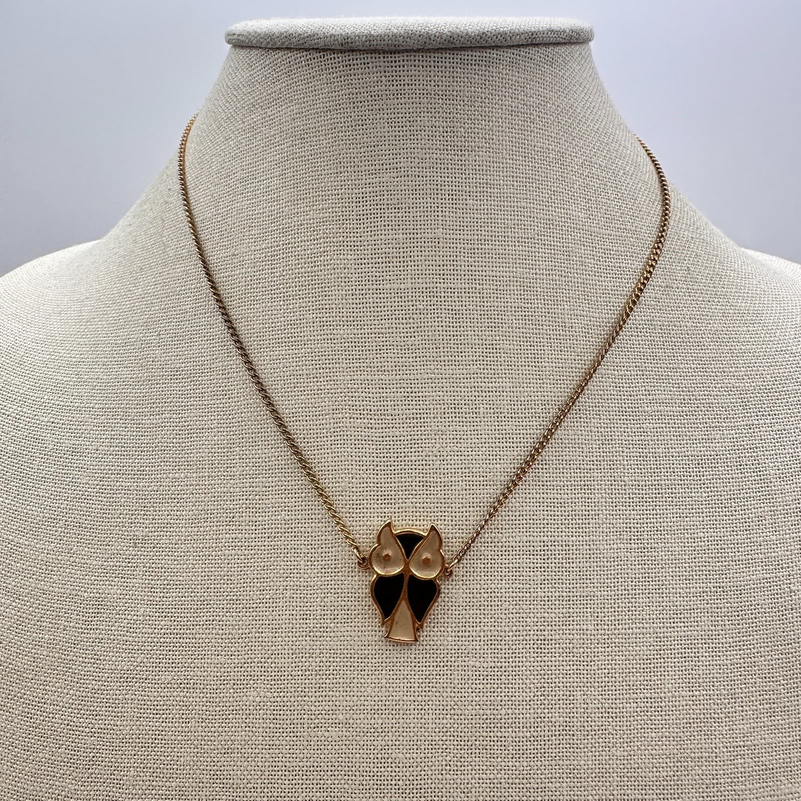 Vintage 70s Gold Tone Owl Pendant Necklace Women's Classic Fashion Jewelry - Thumbnail 2