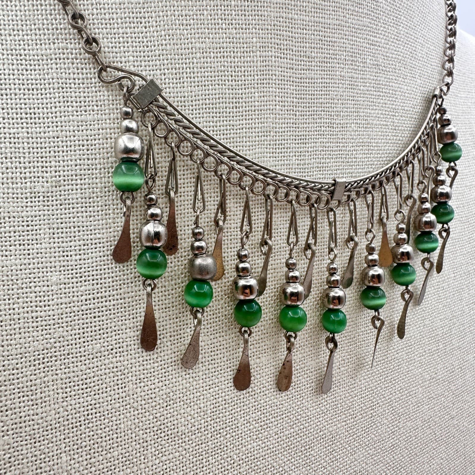 Vintage 90s Silver Tone Green Cats Eye Beaded Fringe Bib Necklace Jewelry - Thumbnail 4