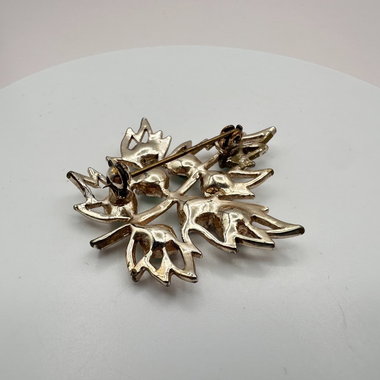 Vintage 90s Silver Tone Green Aurora Rhinestone Maple Leaf Brooch Pin Jewelry - Thumbnail 4