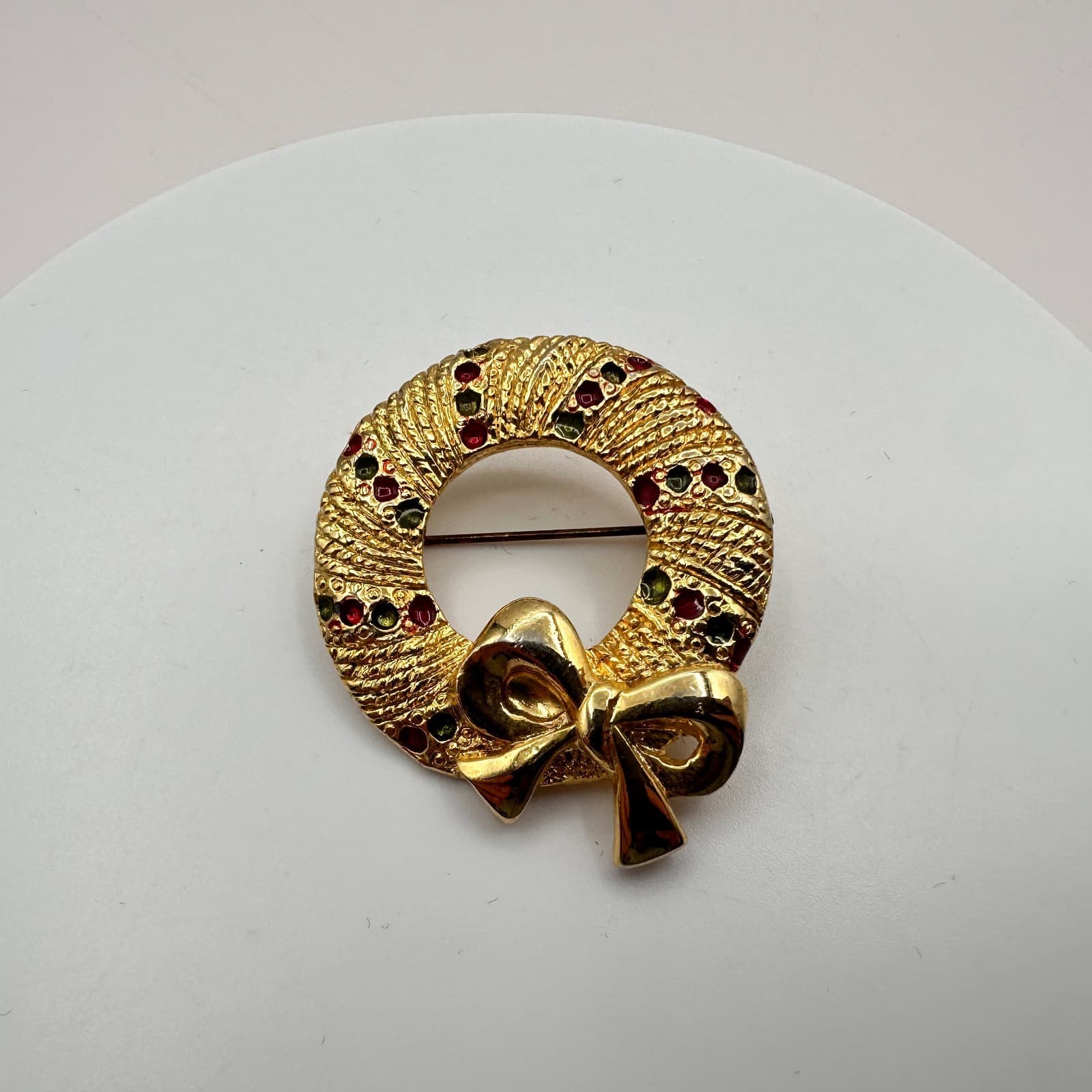 Vintage 80s Wreath Brooch Gold Tone Red & Green Rhinestone Bow Pin Retro Jewelry - Thumbnail 3