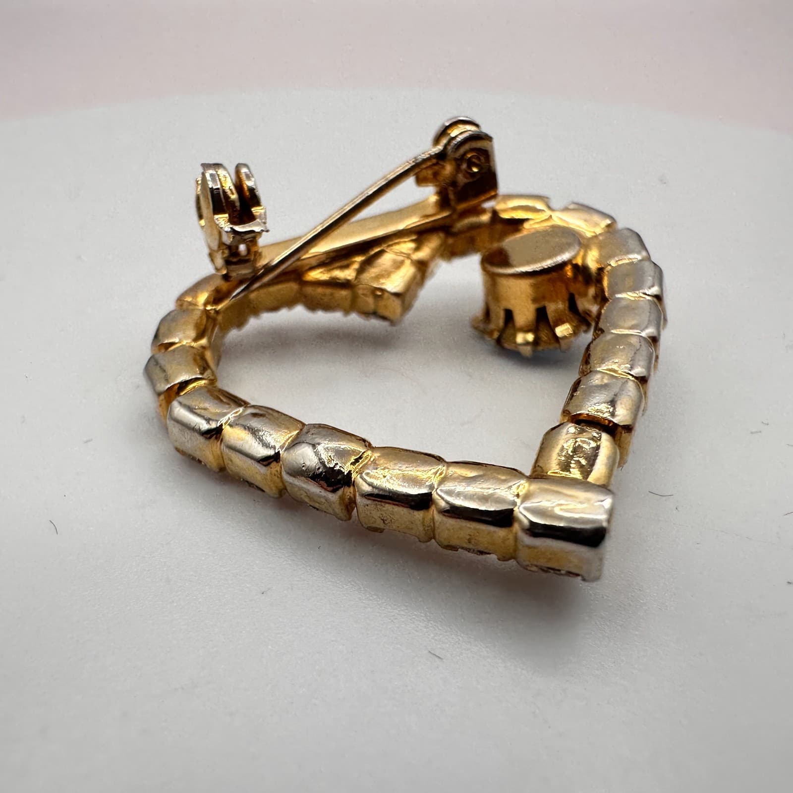 Vintage 80s Gold Tone Clear Rhinestone Open Heart Brooch Pin Blue Stone Jewelry - Thumbnail 5