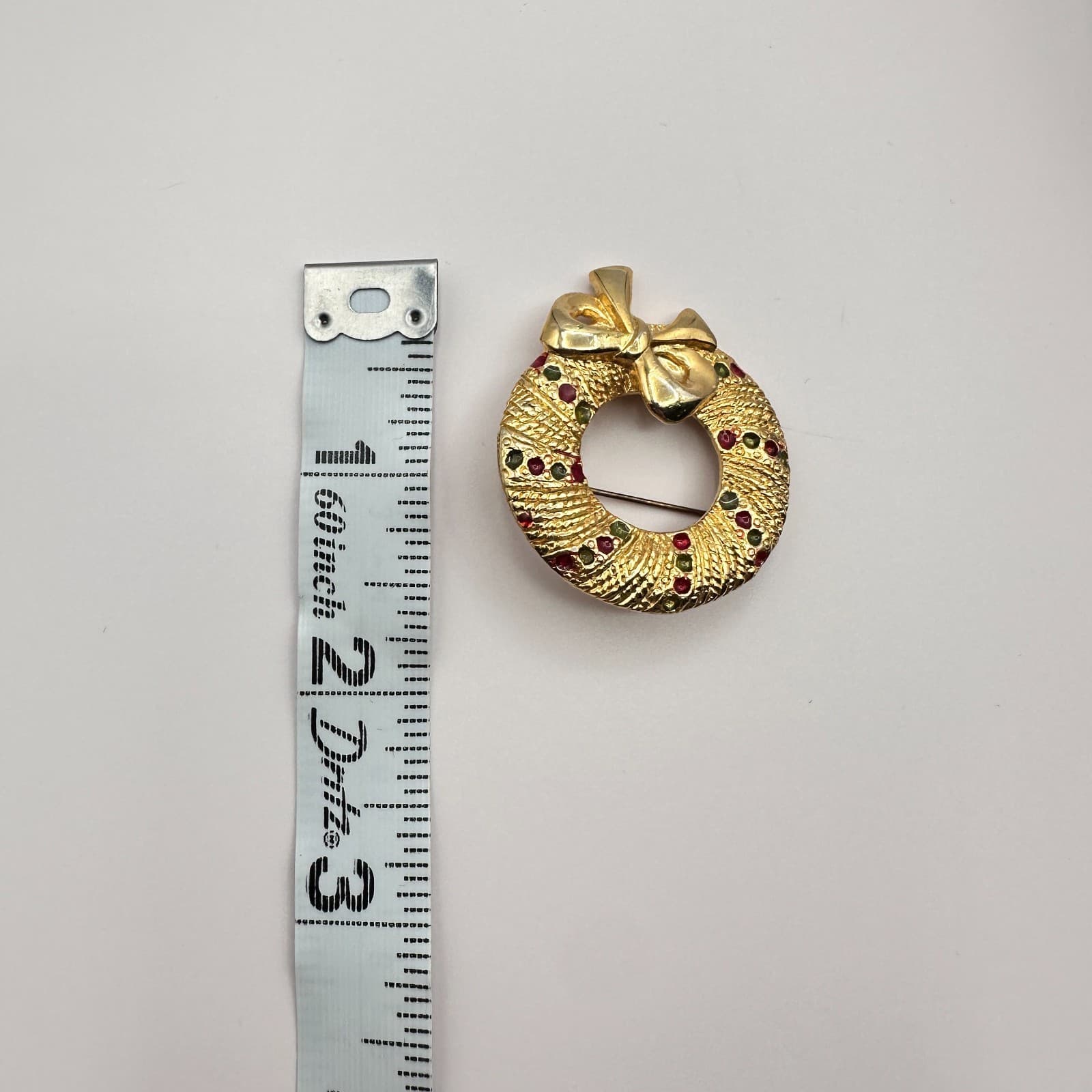 Vintage 80s Wreath Brooch Gold Tone Red & Green Rhinestone Bow Pin Retro Jewelry - Thumbnail 6
