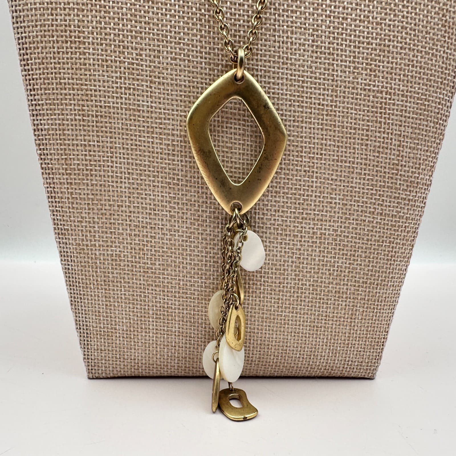 Vintage Y2K Gold Tone White Shell Dangle Geometric Pendant Necklace Jewelry