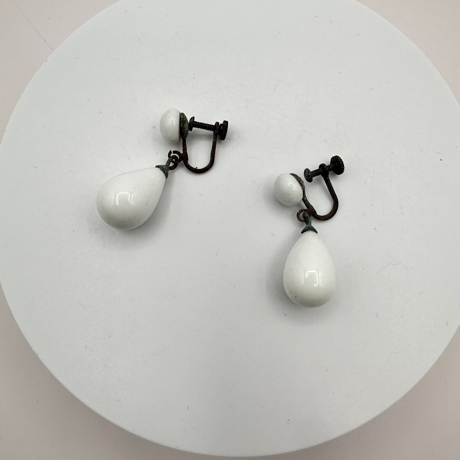 Vintage 90s White Teardrop Dangle Earrings Retro Women's Classic Fashion Jewelry - Thumbnail 2