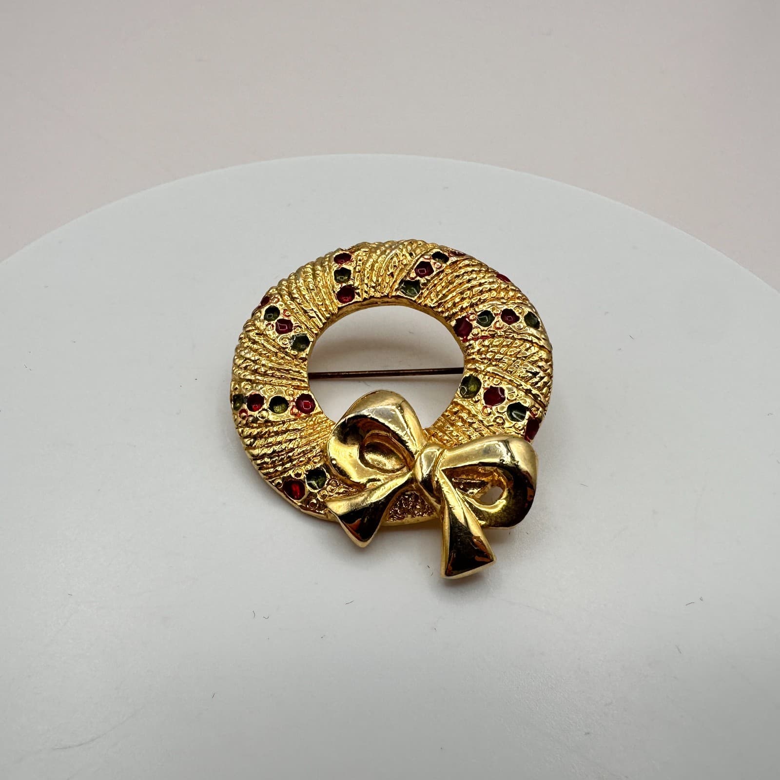 Vintage 80s Wreath Brooch Gold Tone Red & Green Rhinestone Bow Pin Retro Jewelry - Thumbnail 2