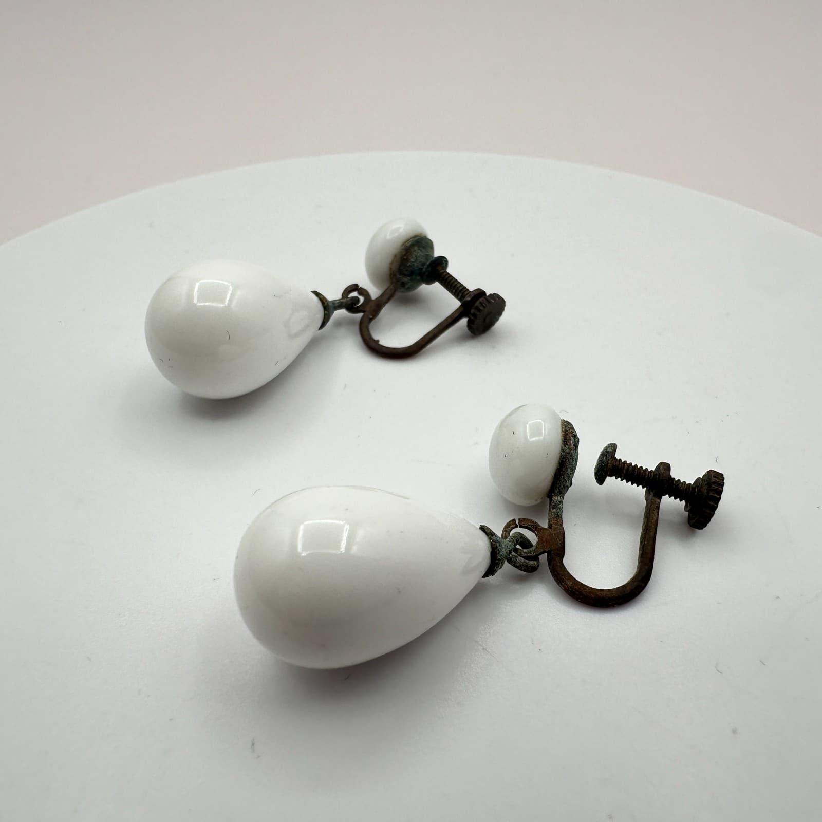 Vintage 90s White Teardrop Dangle Earrings Retro Women's Classic Fashion Jewelry - Thumbnail 4