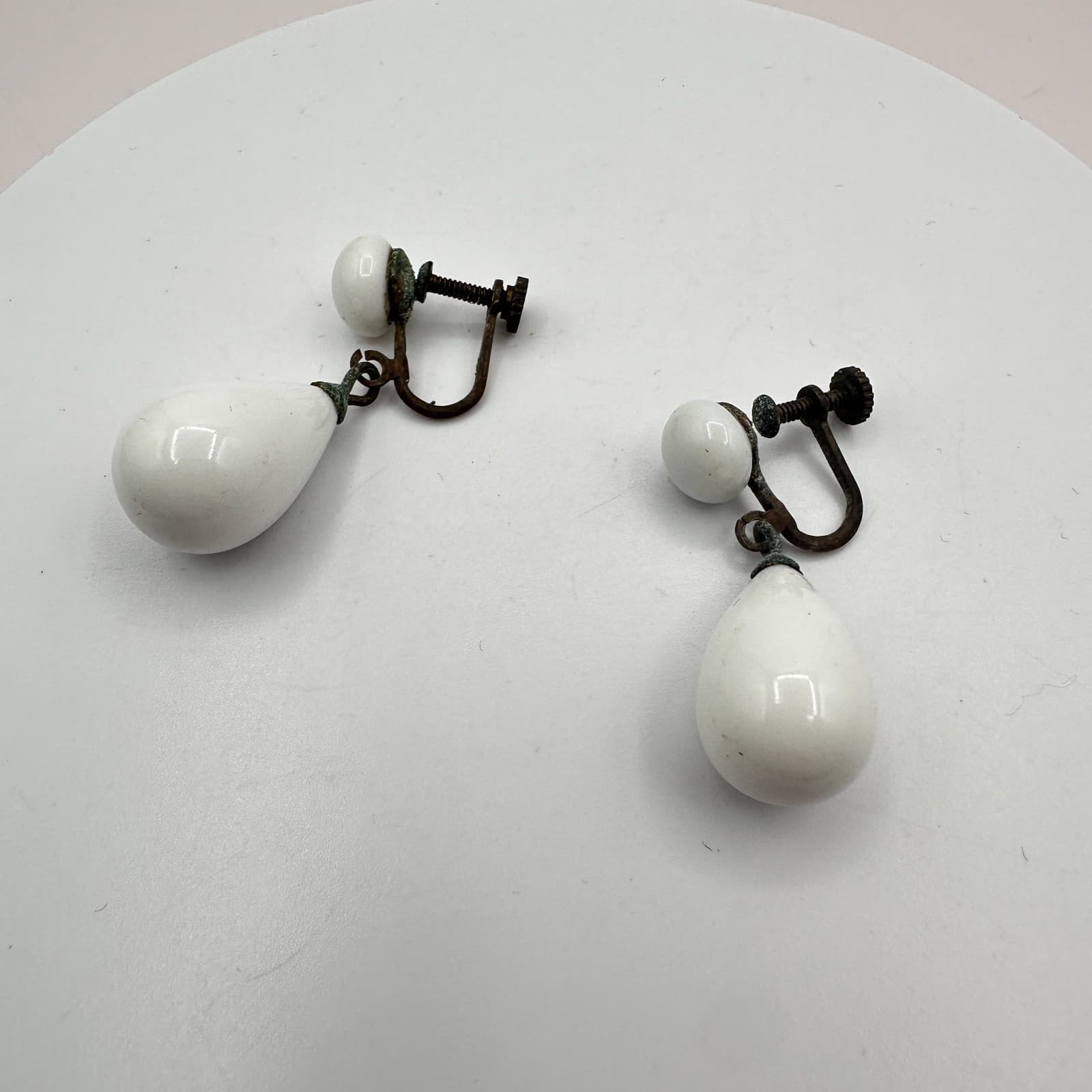 Vintage 90s White Teardrop Dangle Earrings Retro Women's Classic Fashion Jewelry - Thumbnail 3