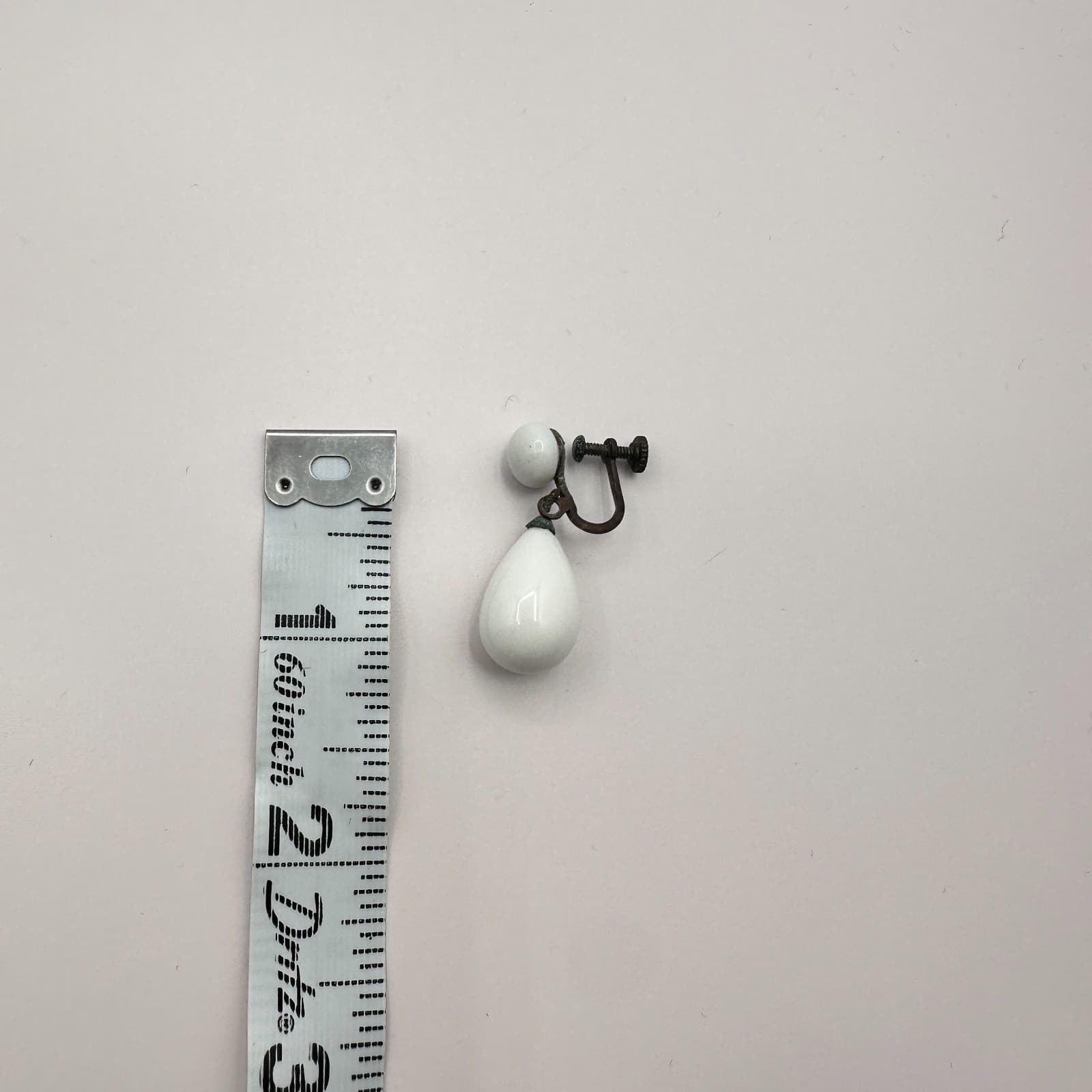 Vintage 90s White Teardrop Dangle Earrings Retro Women's Classic Fashion Jewelry - Thumbnail 6