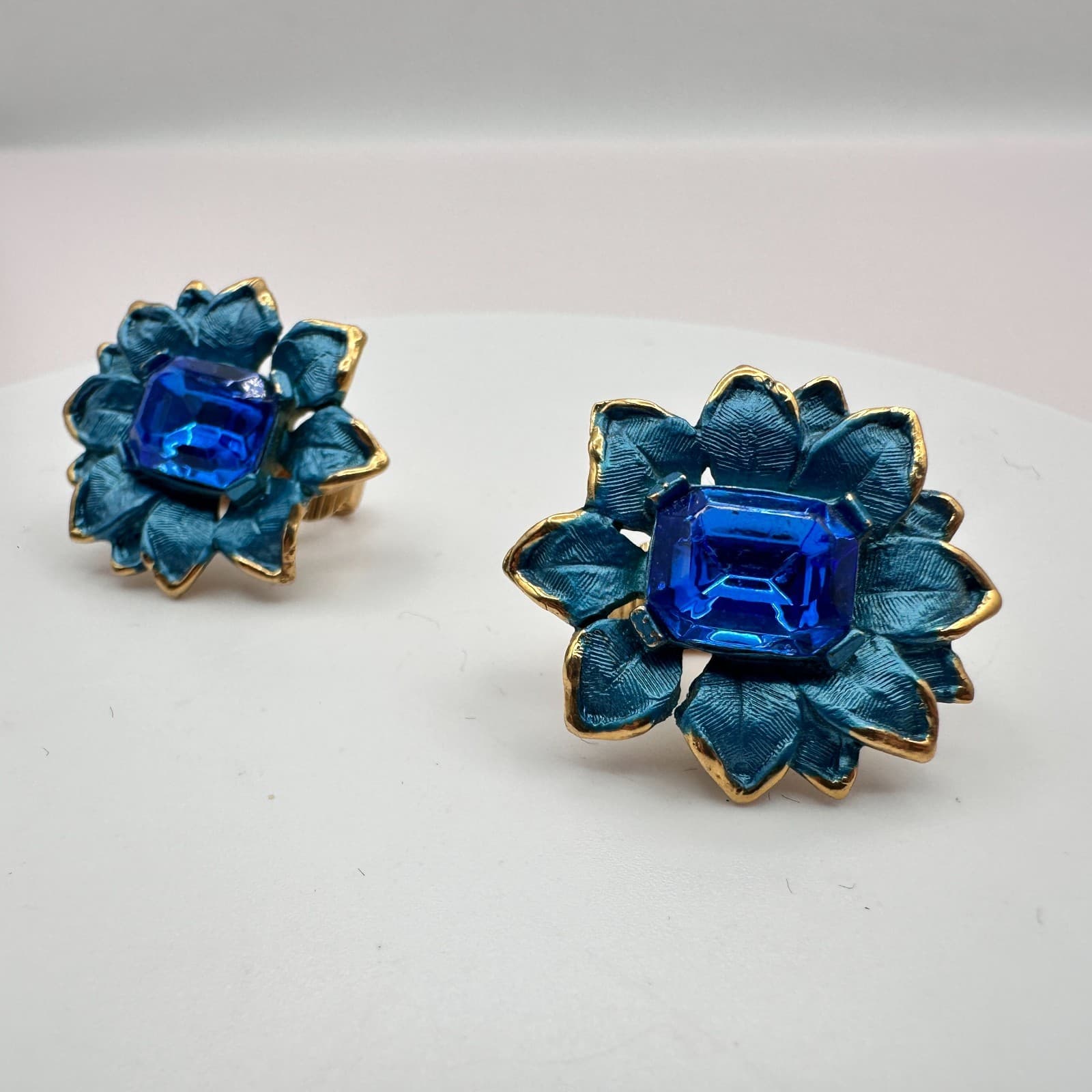 Vintage 90s Blue Gold Tone Flower Rhinestone Floral Clip-On Earrings Jewelry - Thumbnail 3