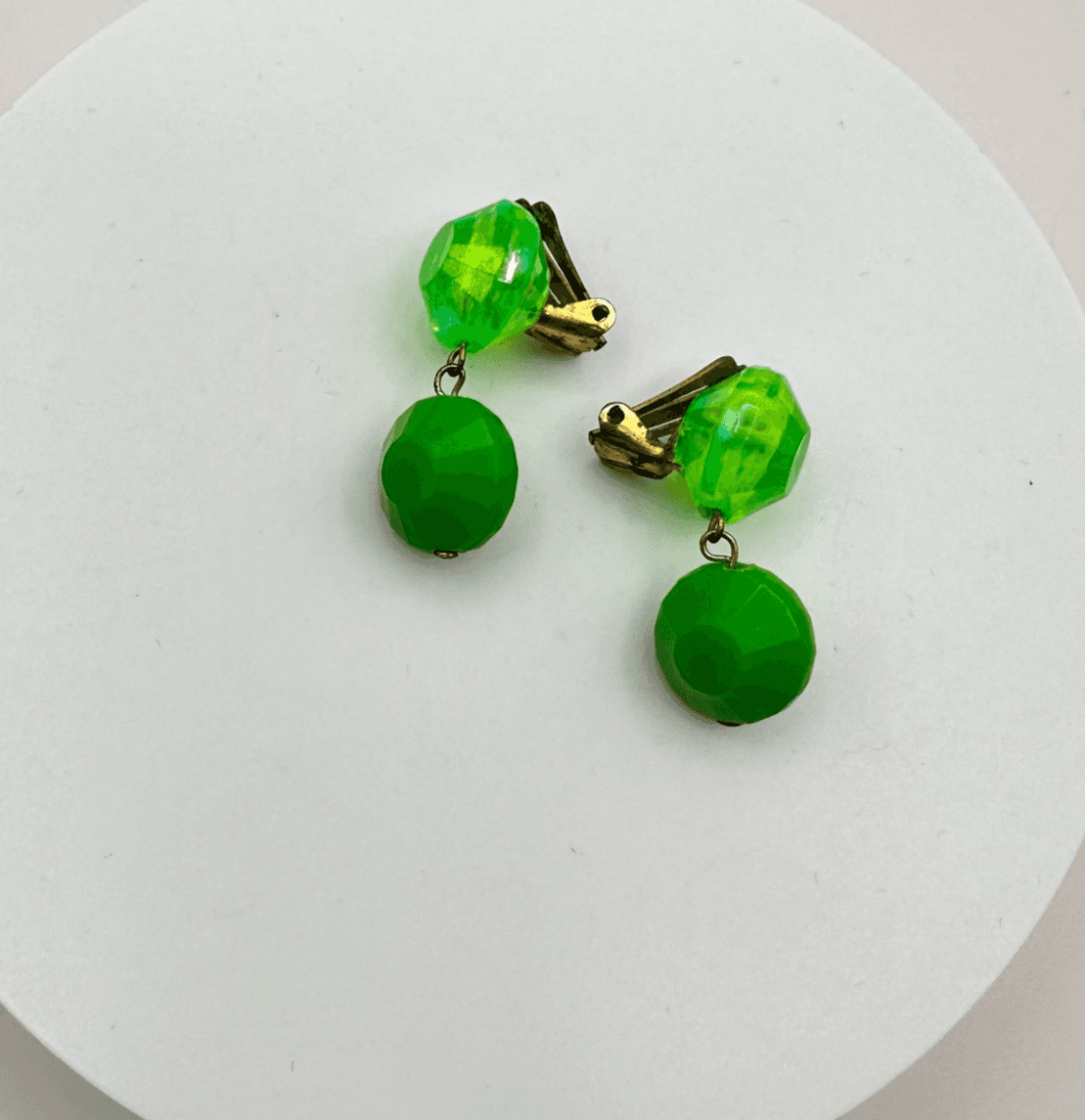 Vintage Y2K Neon Green Faceted Beaded Dangle Earrings Women's Classic Jewelry - Thumbnail 2
