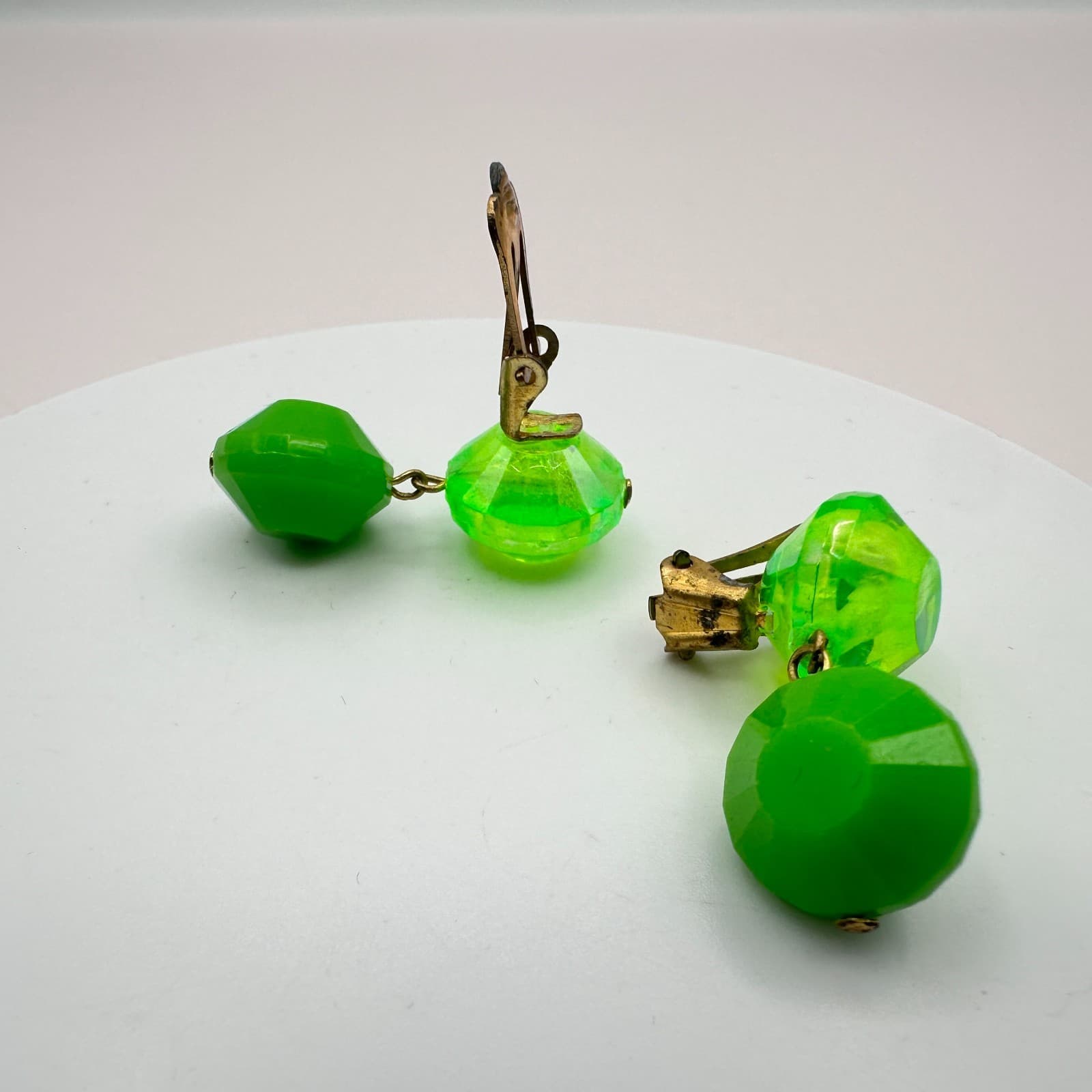 Vintage Y2K Neon Green Faceted Beaded Dangle Earrings Women's Classic Jewelry - Thumbnail 4
