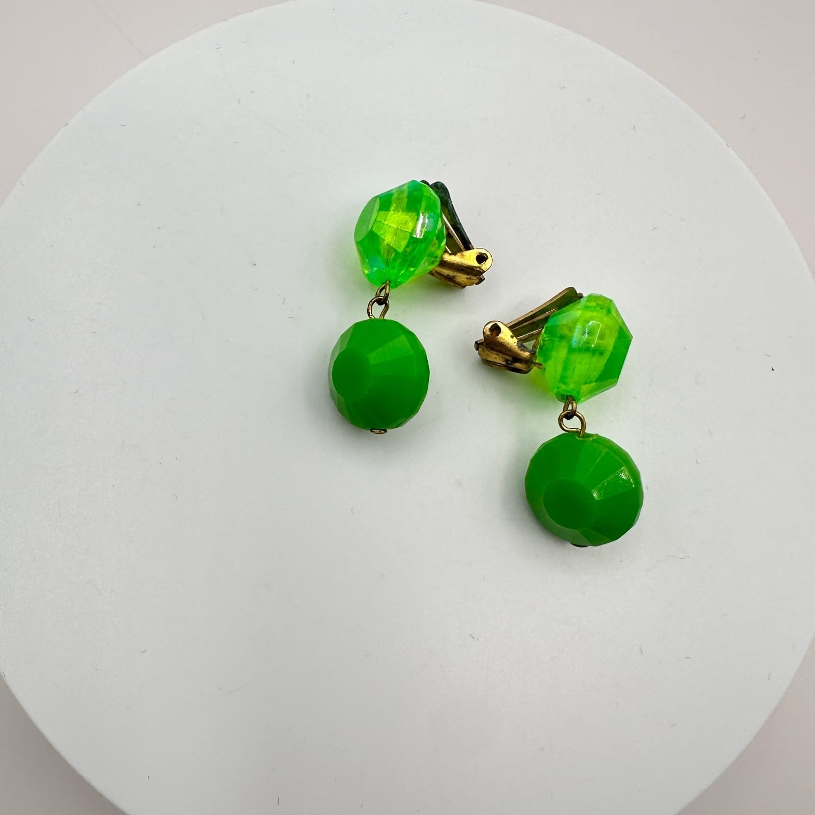 Vintage Y2K Neon Green Faceted Beaded Dangle Earrings Women's Classic Jewelry - Thumbnail 3