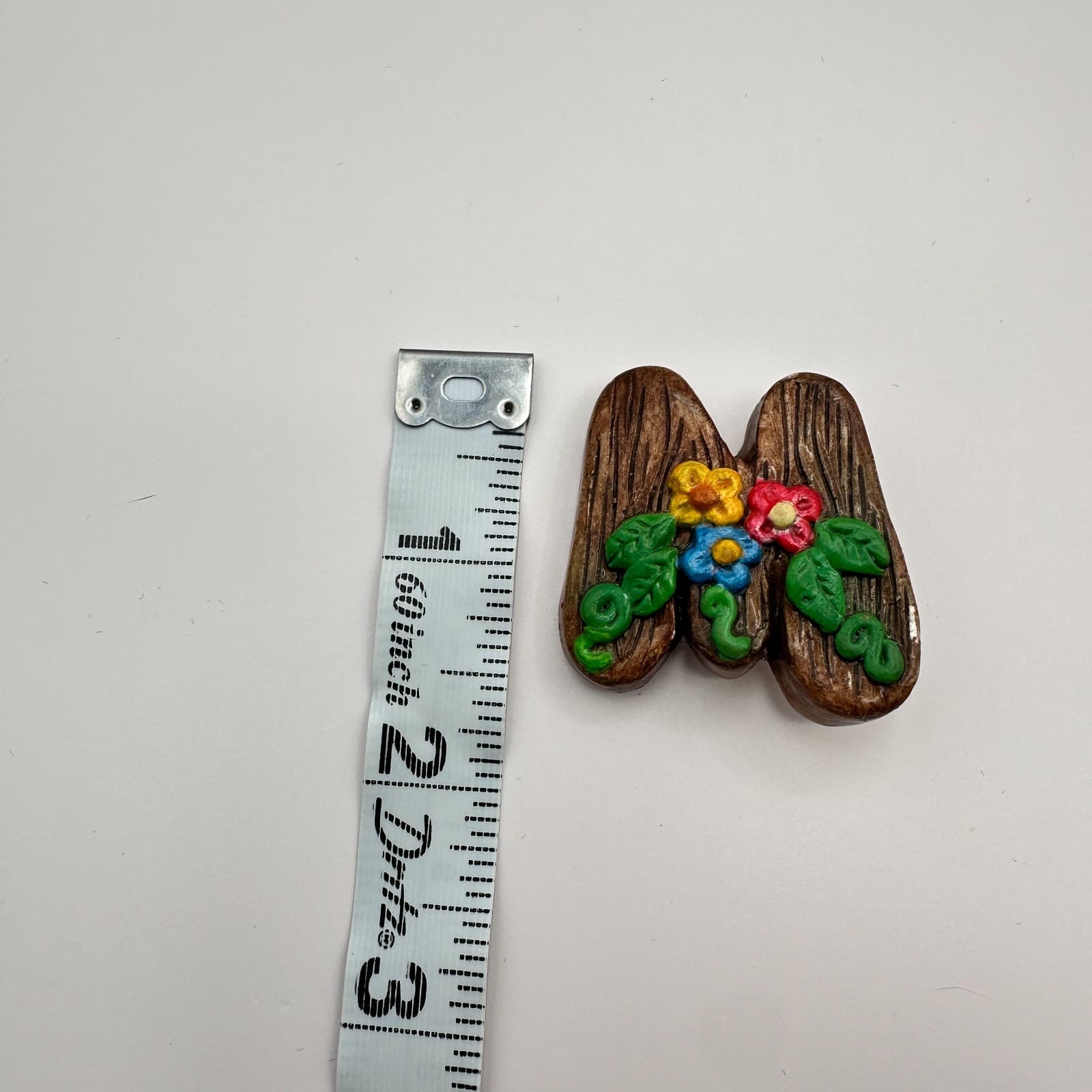 Vintage 80s Woodsy Owl M Letter Monogram Flower Vine Resin Magnet Brooch Jewelry - Thumbnail 6