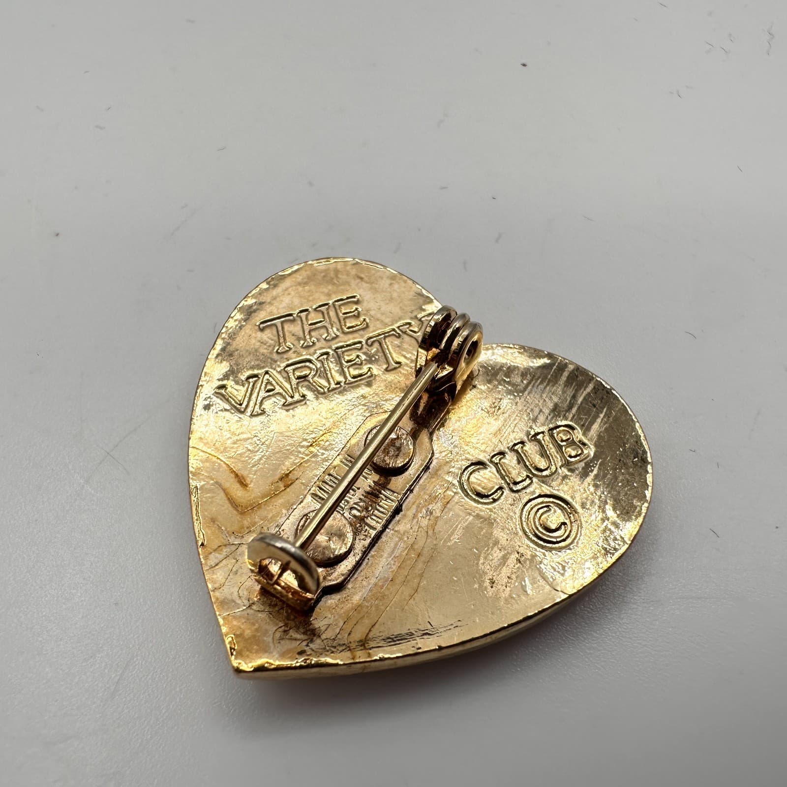 Vintage 80s Variety Gold Tone Embossed Three Hearts in Heart Brooch Pin Jewelry - Thumbnail 6